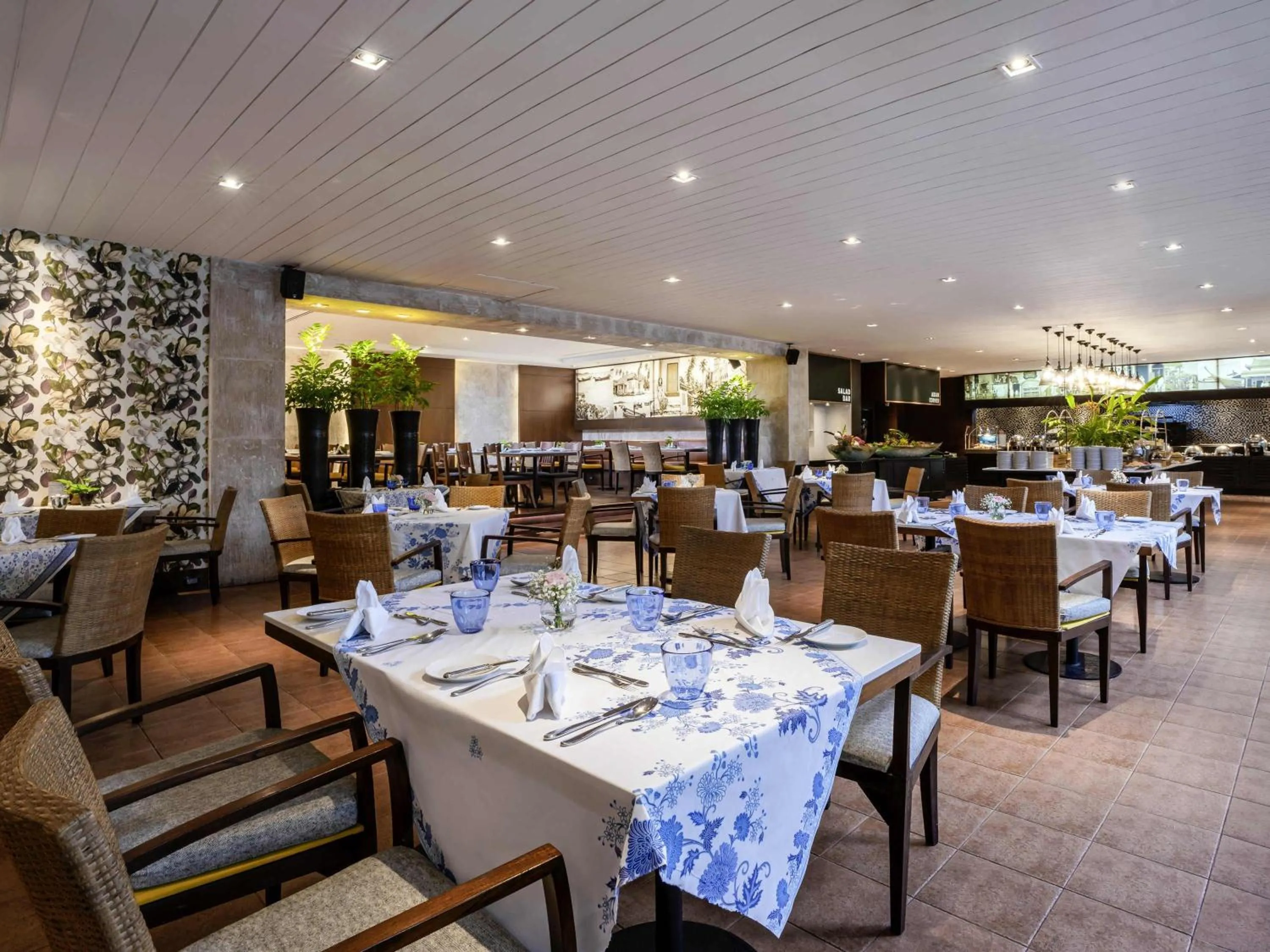 Restaurant/places to eat in Pullman Phuket Karon Beach Resort
