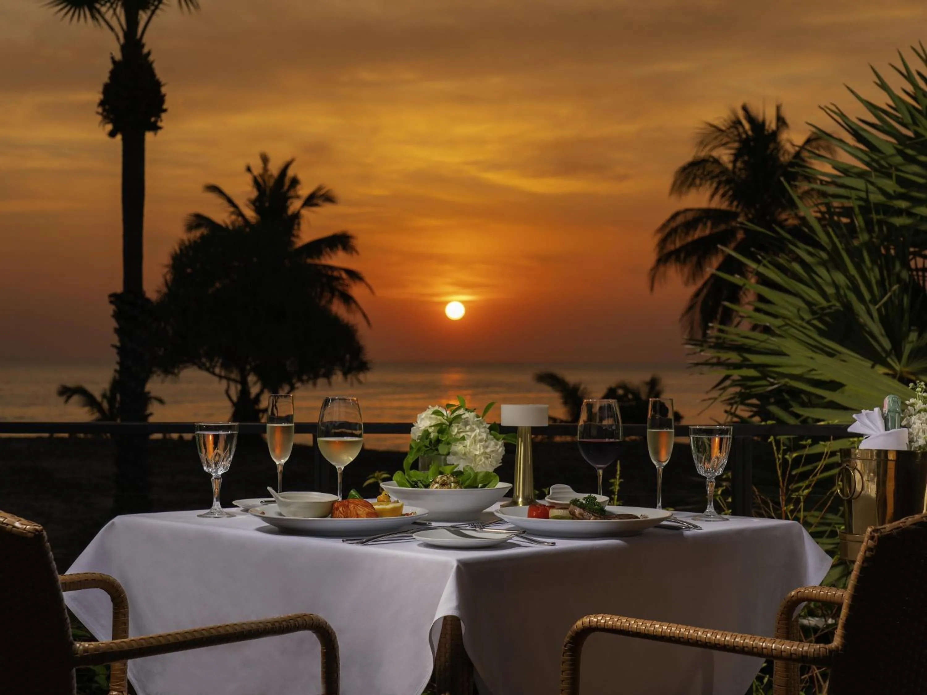 Restaurant/places to eat in Pullman Phuket Karon Beach Resort