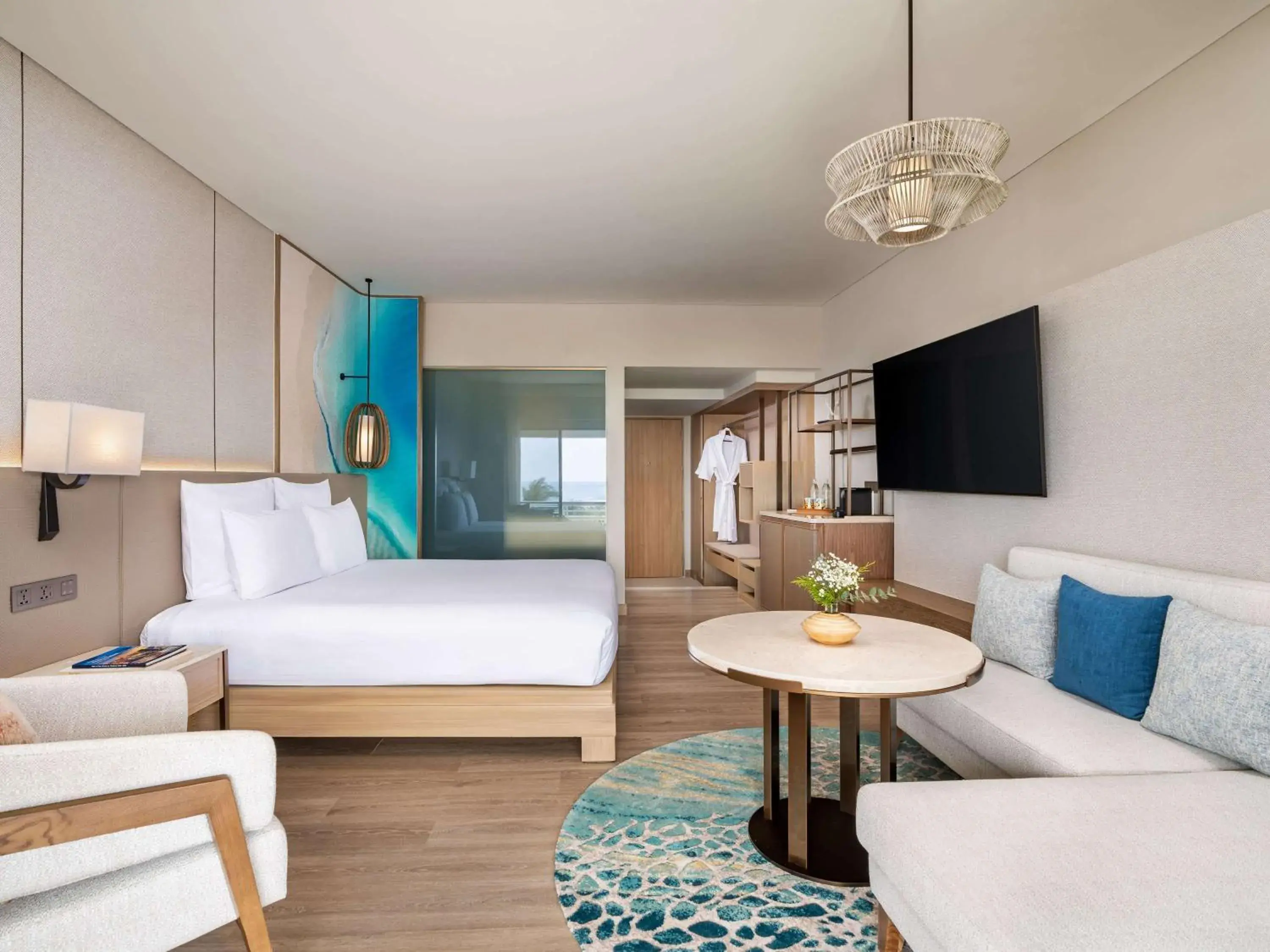 Deluxe King Room with Sea View in Pullman Phuket Karon Beach Resort Deluxe King Room with Sea View in Pullman Phuket Karon Beach Resort