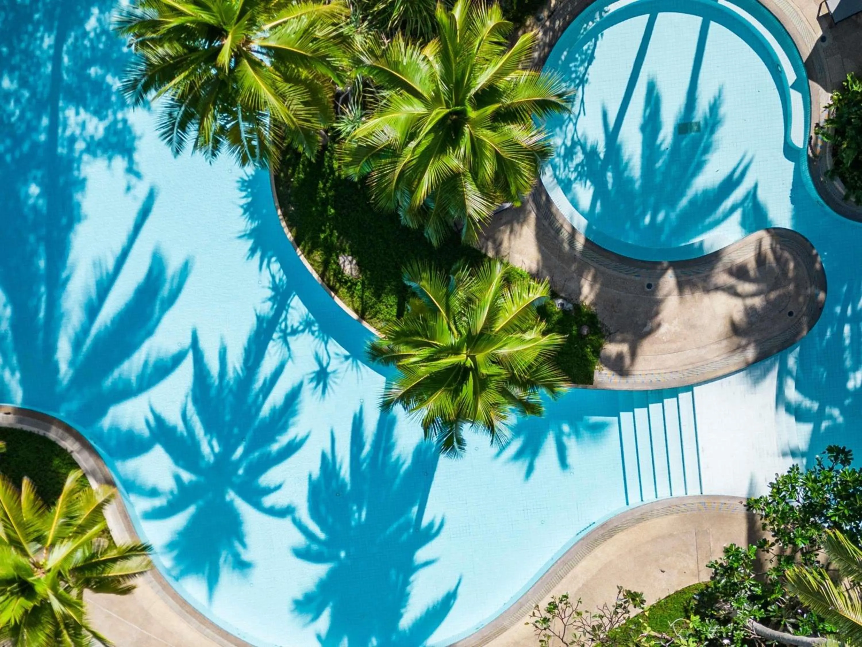 Lounge or bar in Pullman Phuket Karon Beach Resort