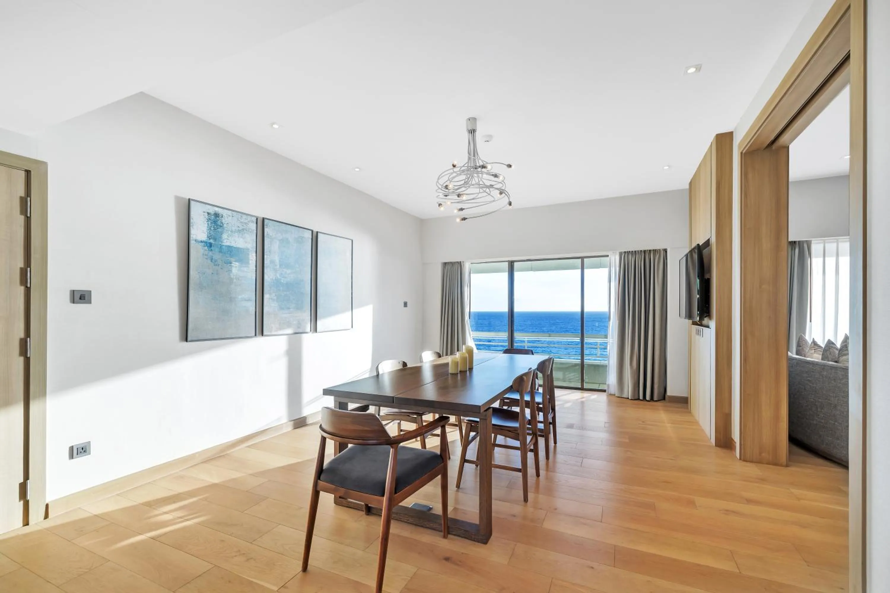 Dining area in Pullman Phuket Karon Beach Resort
