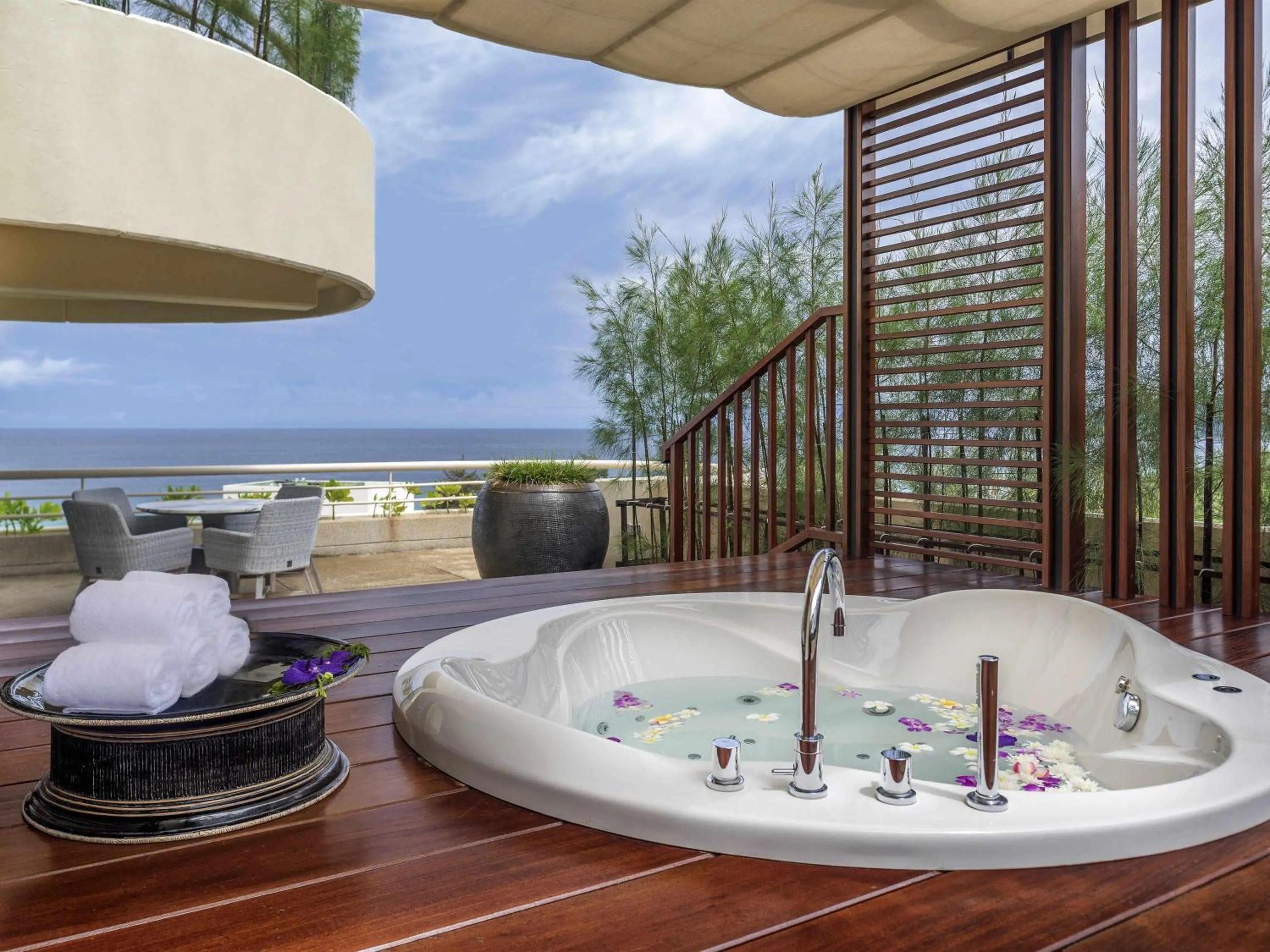 Bedroom in Pullman Phuket Karon Beach Resort