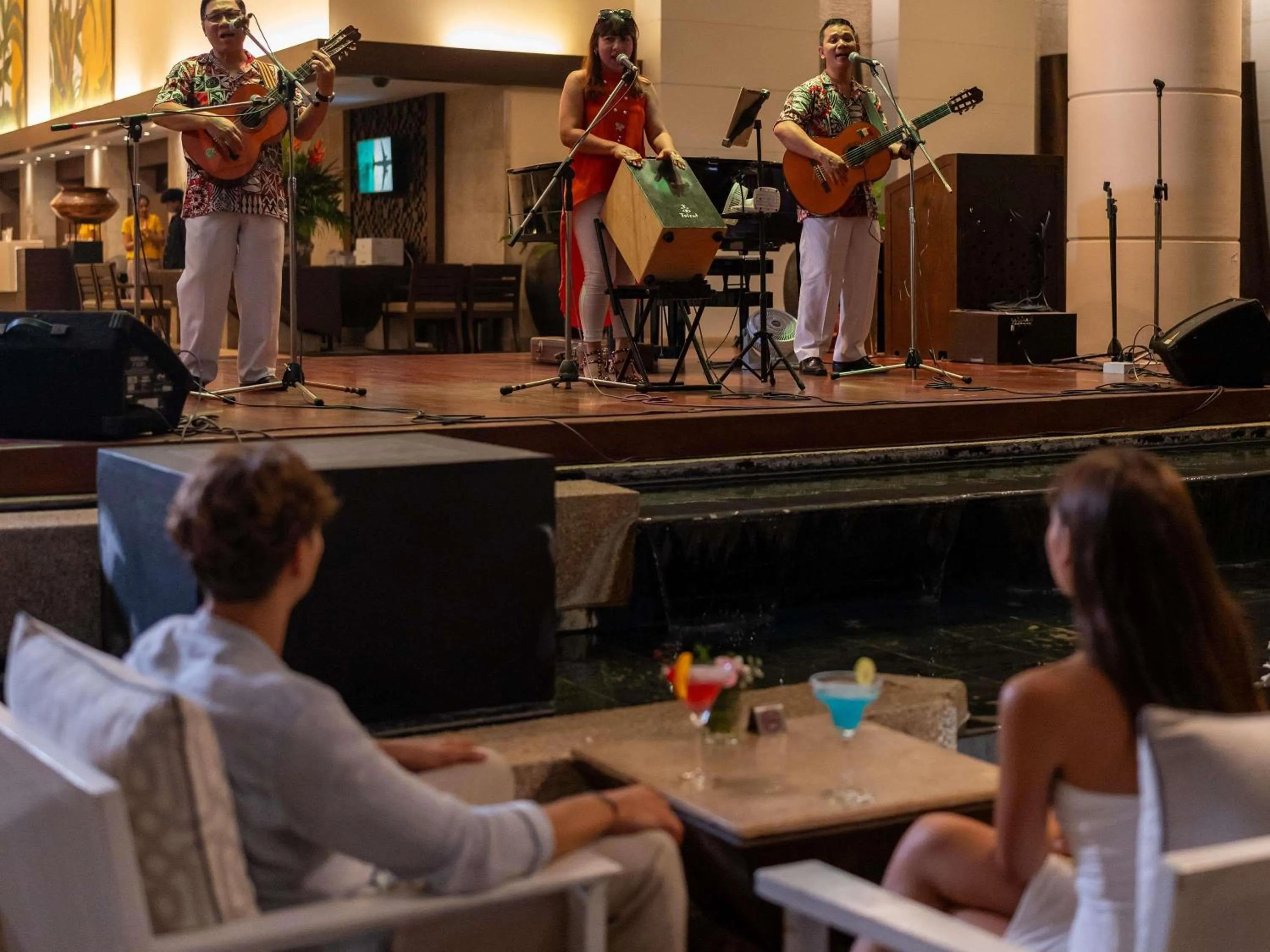 Lounge or bar in Pullman Phuket Karon Beach Resort