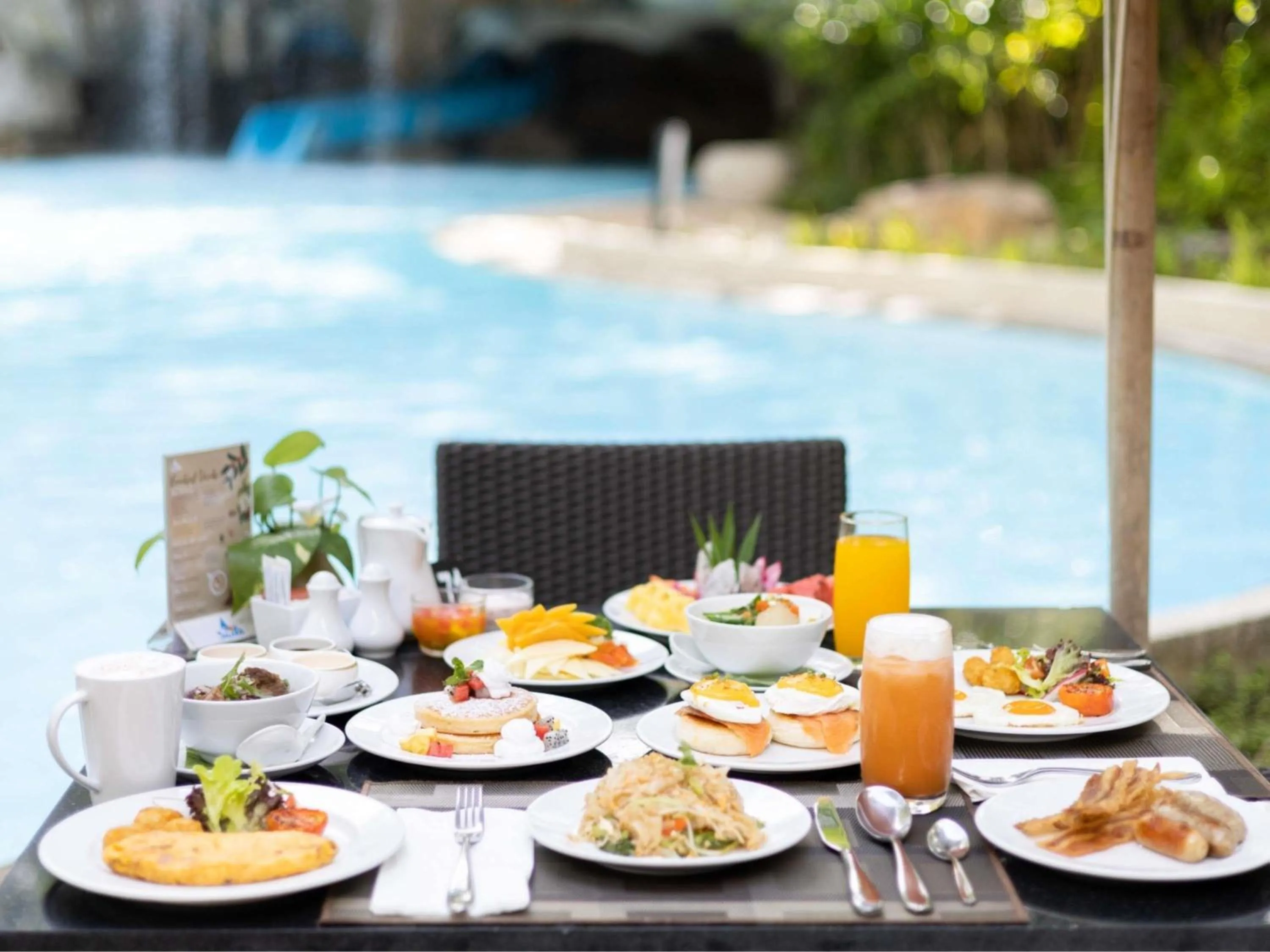 Restaurant/places to eat in Pullman Phuket Karon Beach Resort