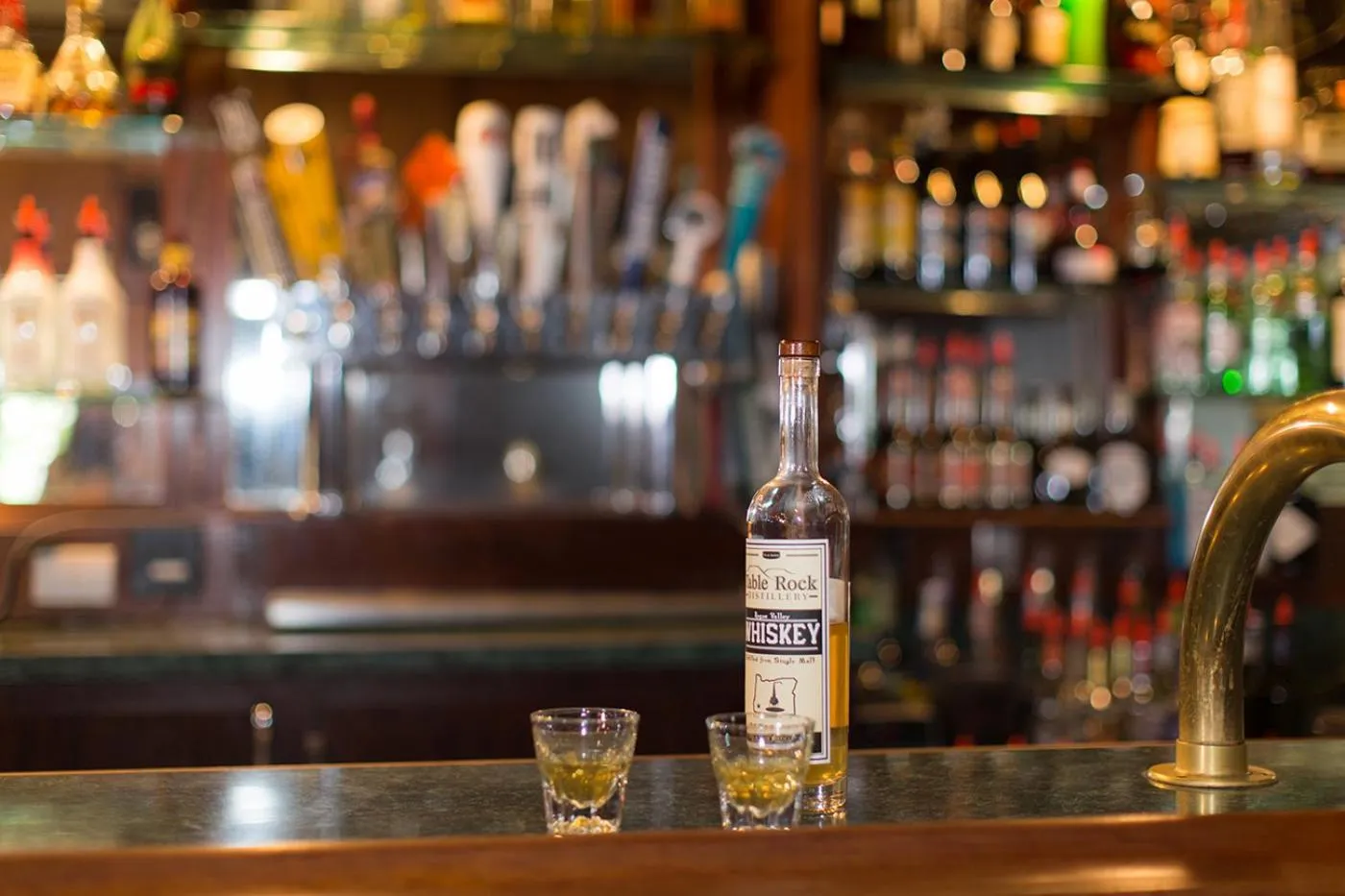 Lounge or bar in Rogue Regency Inn Medford Airport