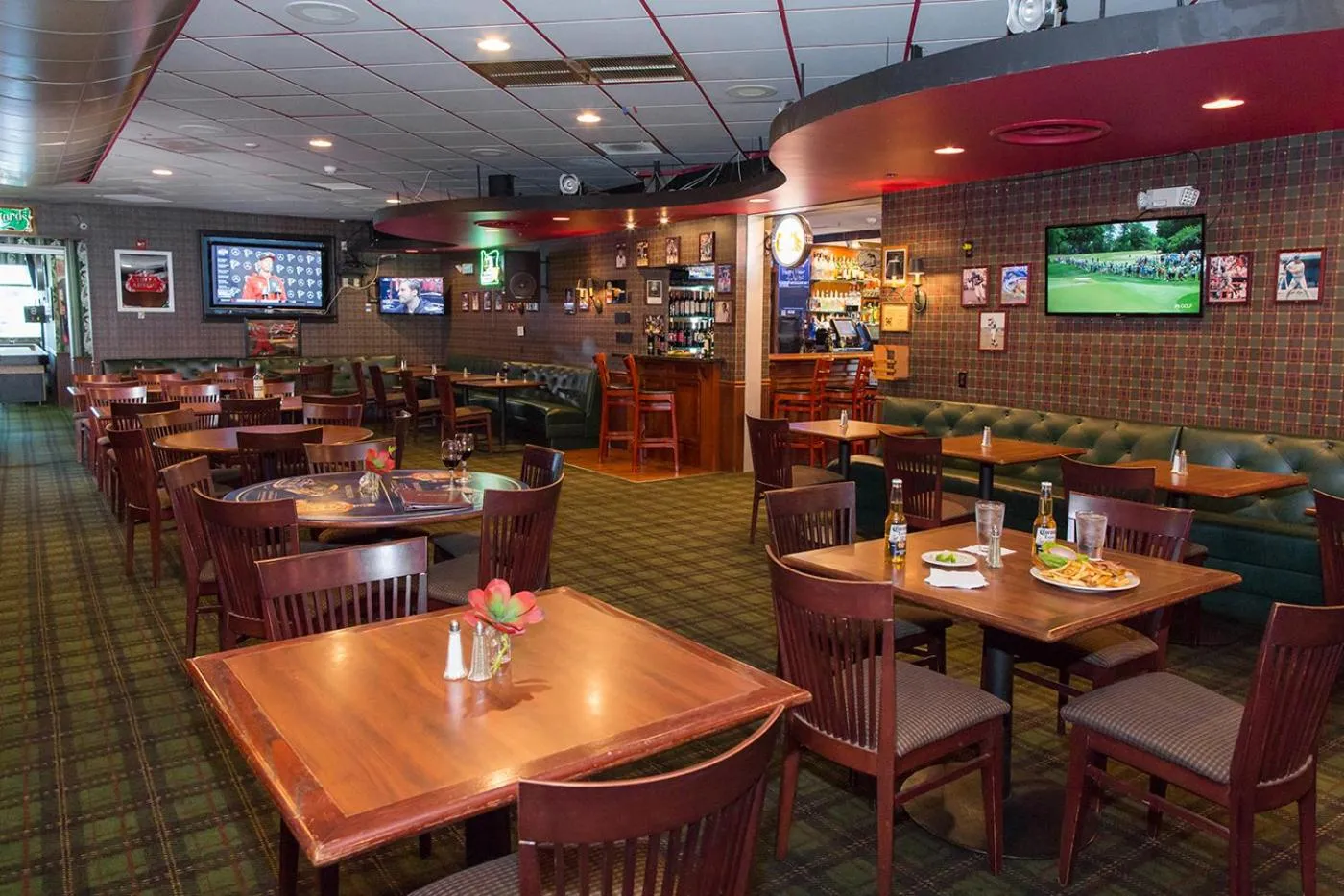 Lounge or bar in Rogue Regency Inn Medford Airport