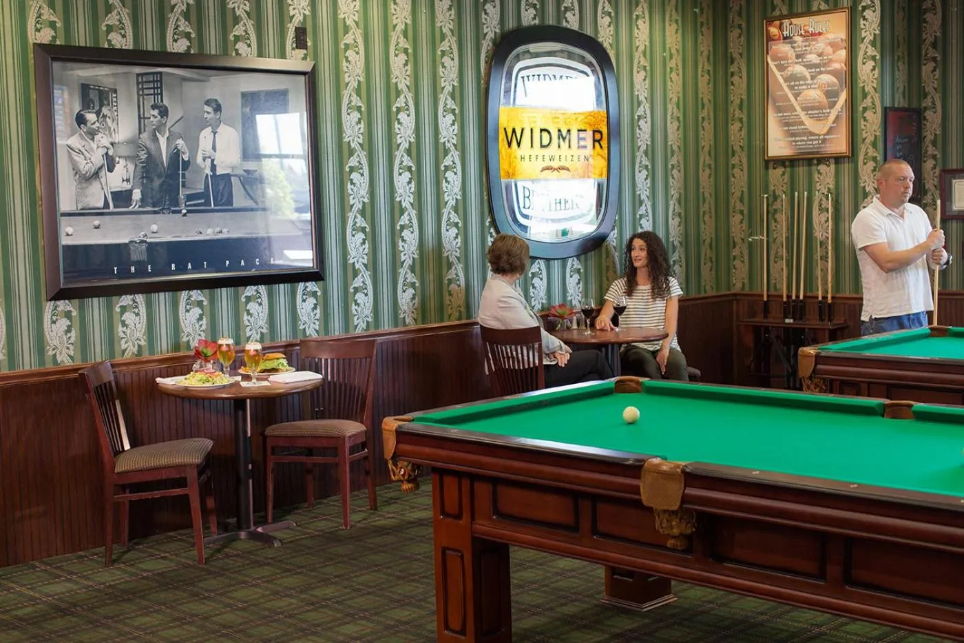 Billiard in Rogue Regency Inn Medford Airport