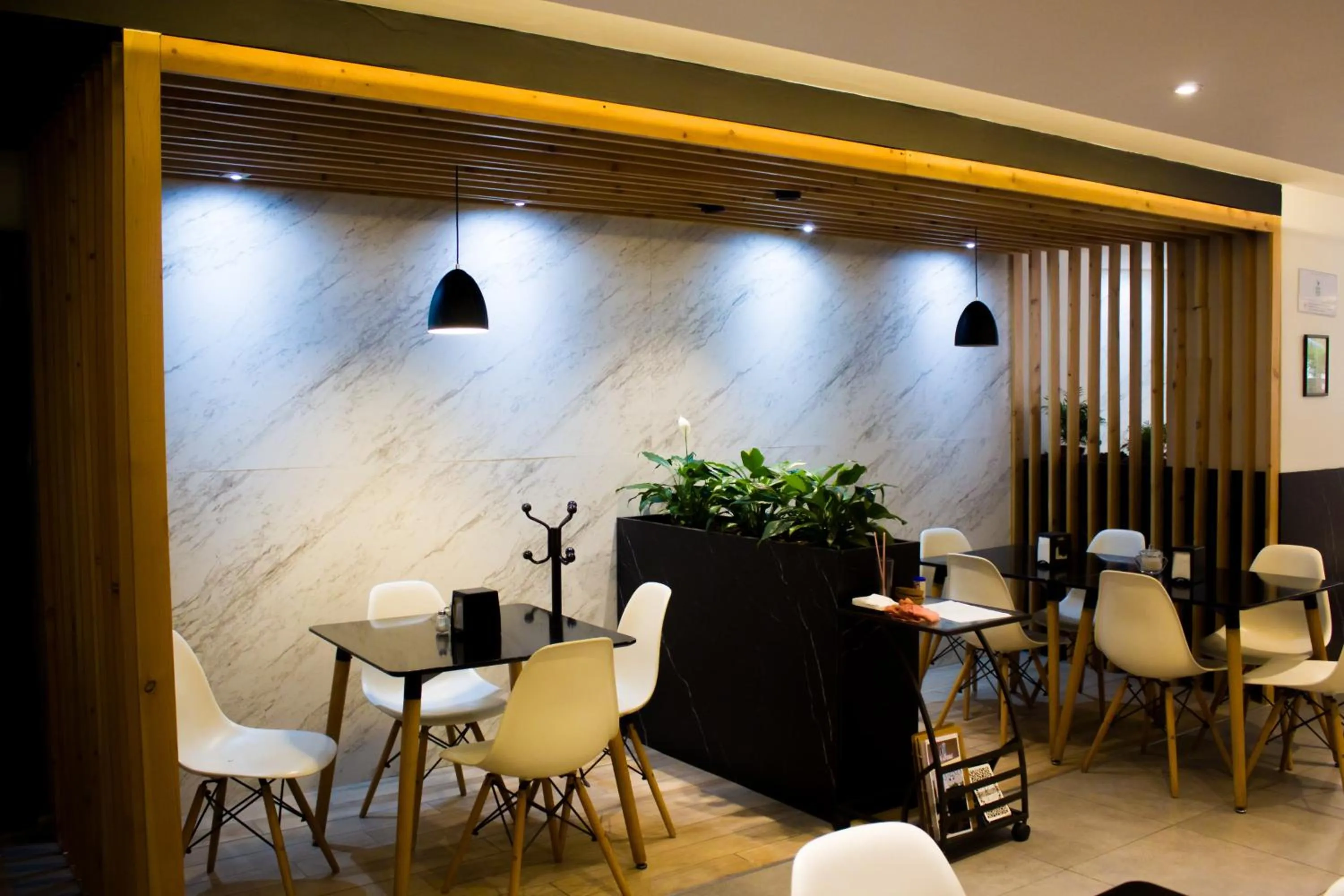 Restaurant/places to eat in Hotel Imperial