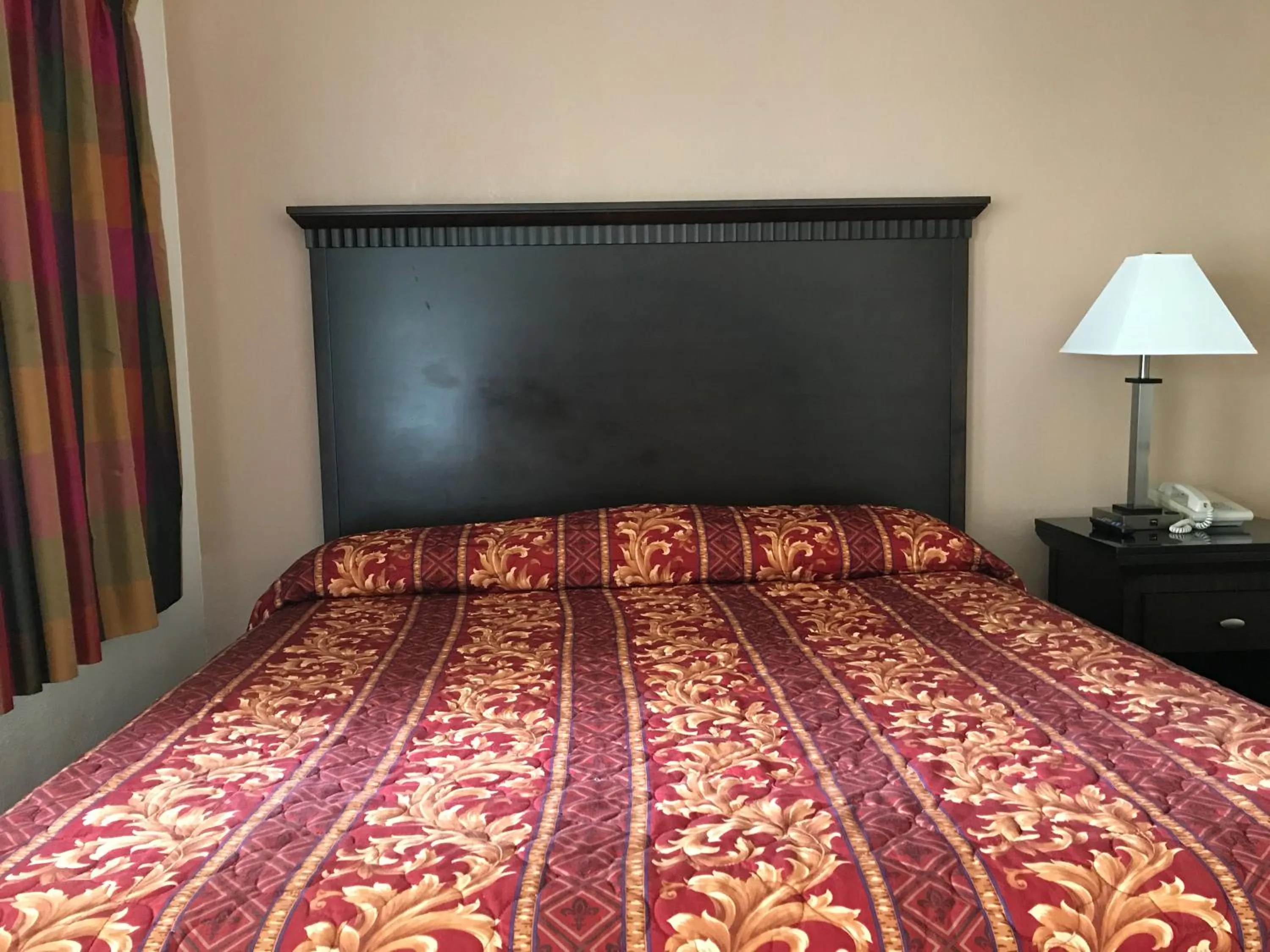 Bed in Townhouse Motel