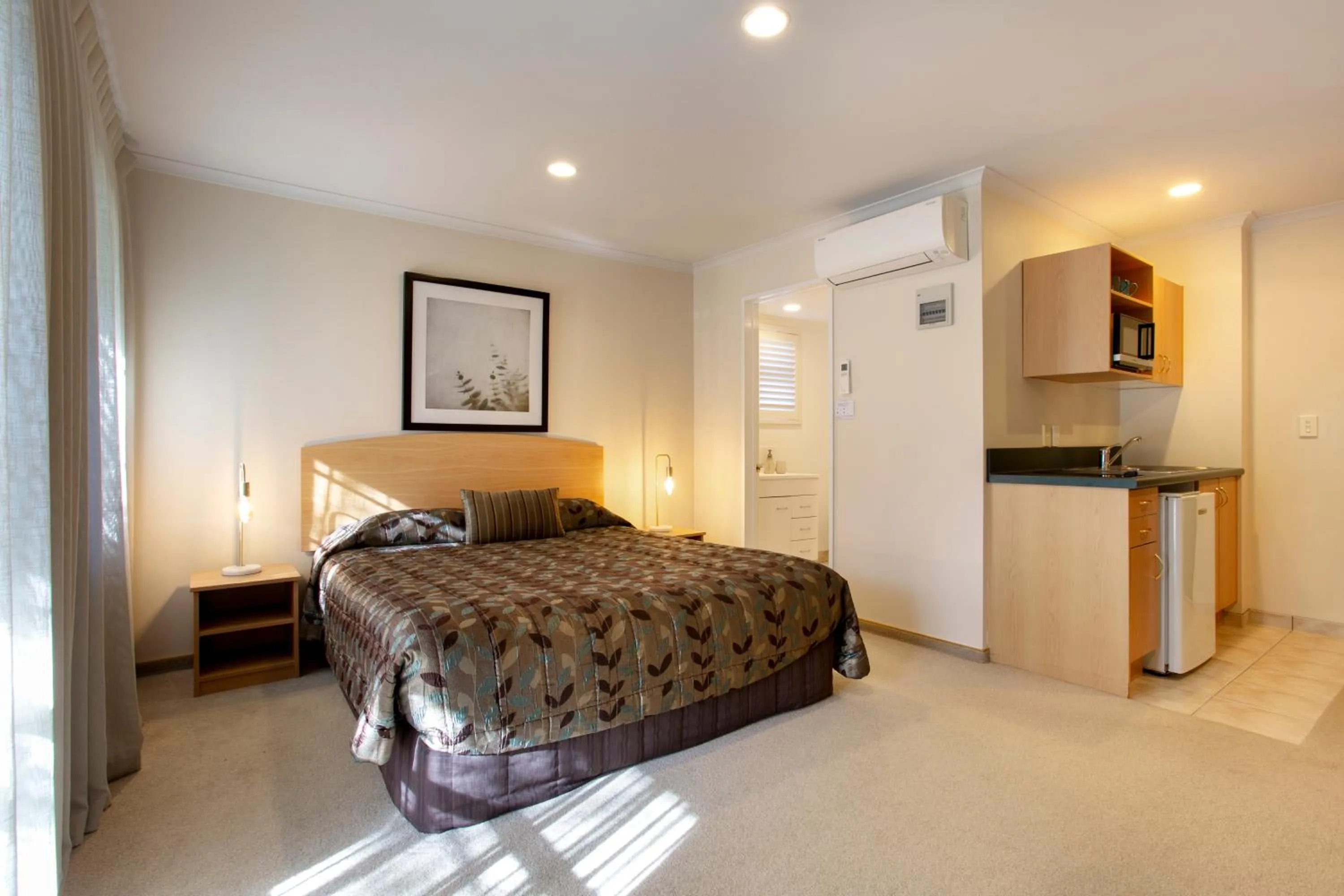 Bed in Greenlane Manor Motel