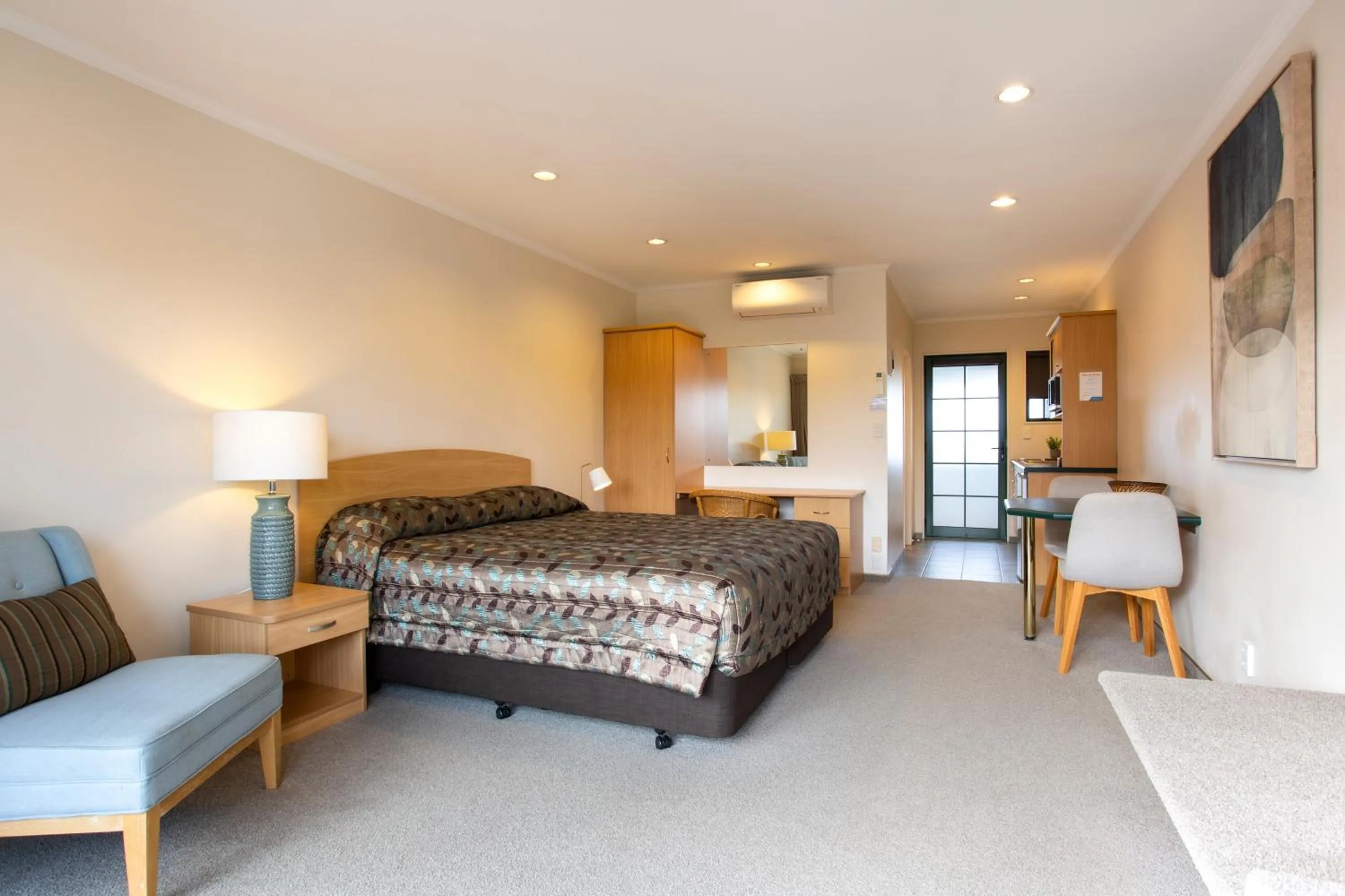 Bed in Greenlane Manor Motel