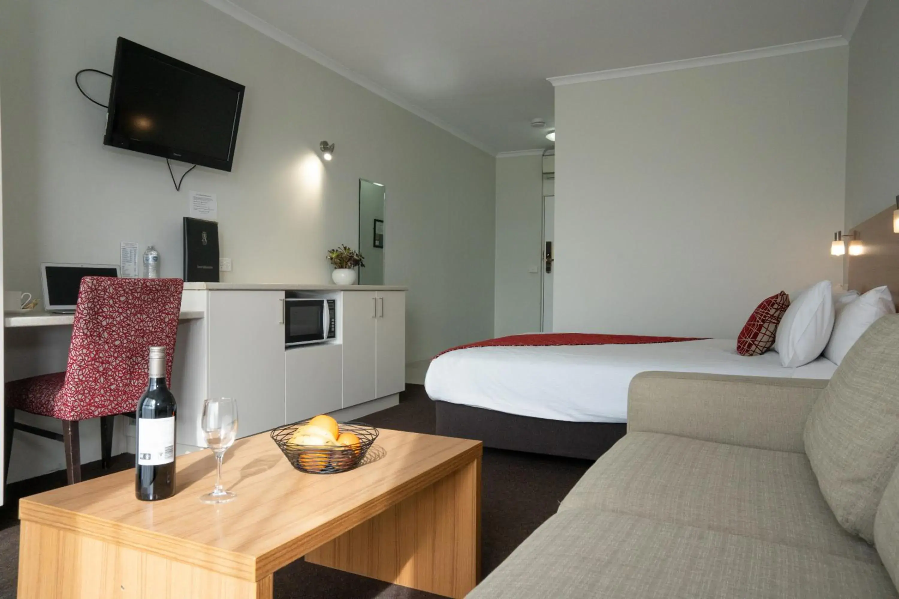 Superior Double Room in Admiralty Inn Superior Double Room in Admiralty Inn