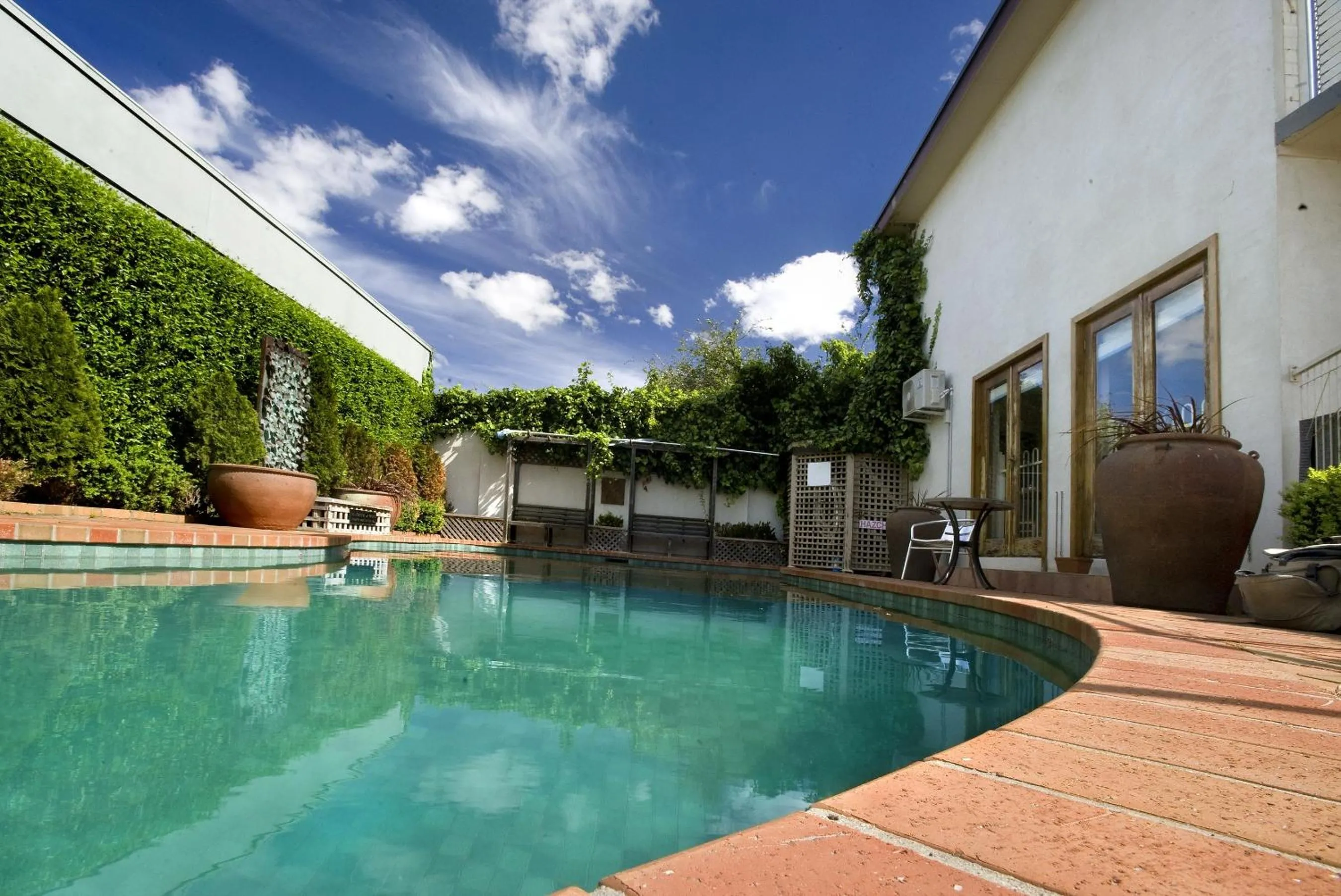 Swimming pool in Admiralty Inn