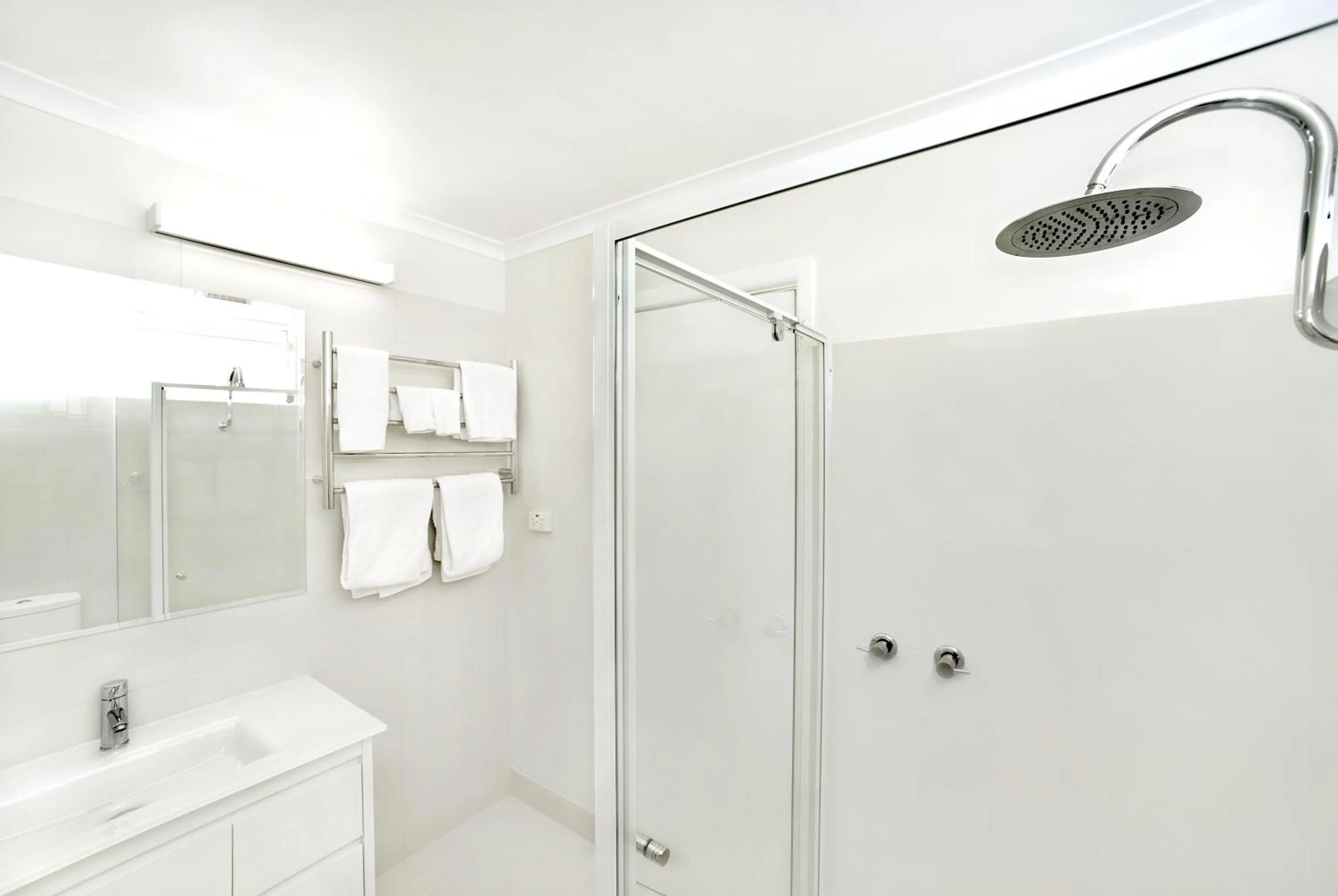 Bathroom in Admiralty Inn