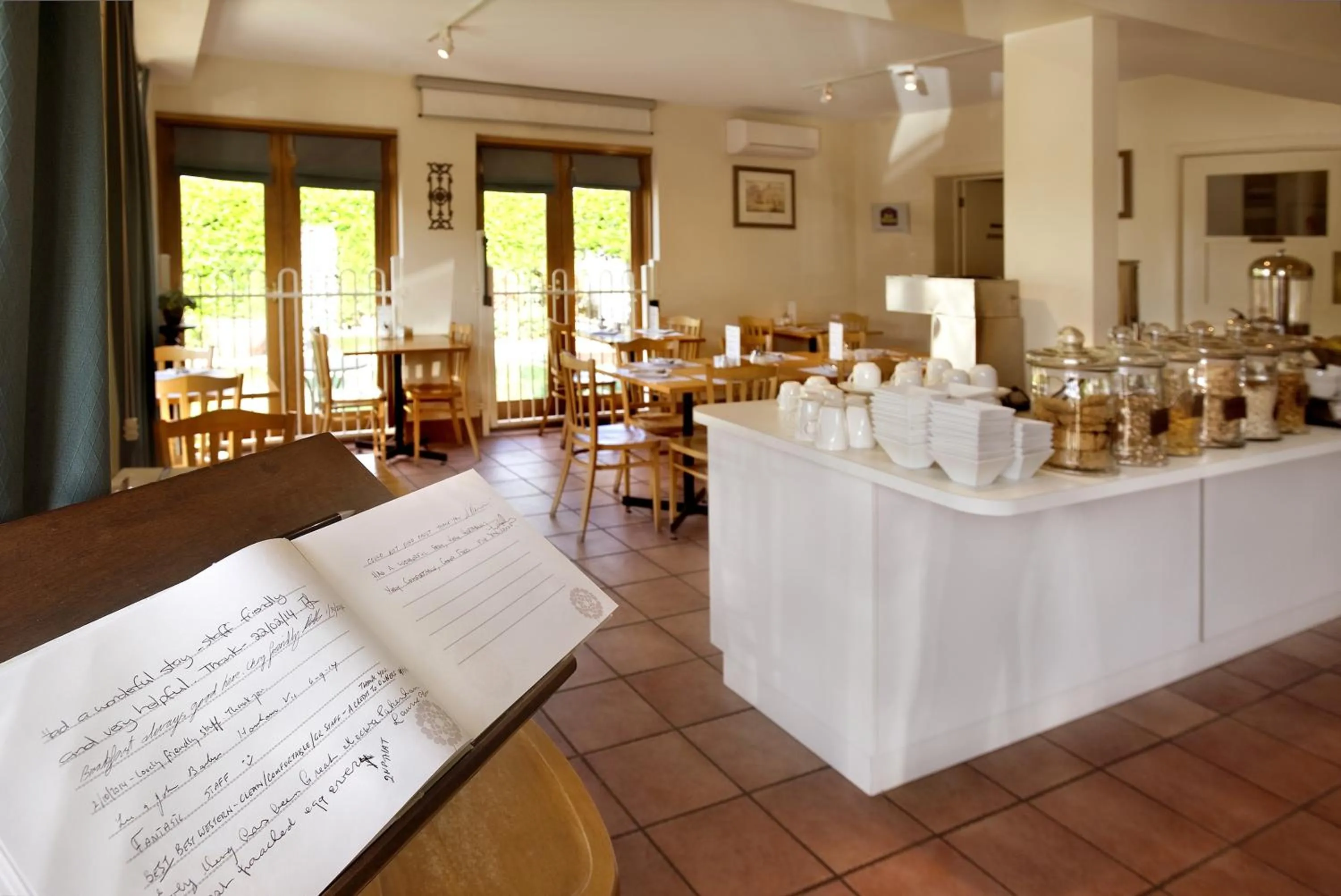 Restaurant/places to eat in Admiralty Inn