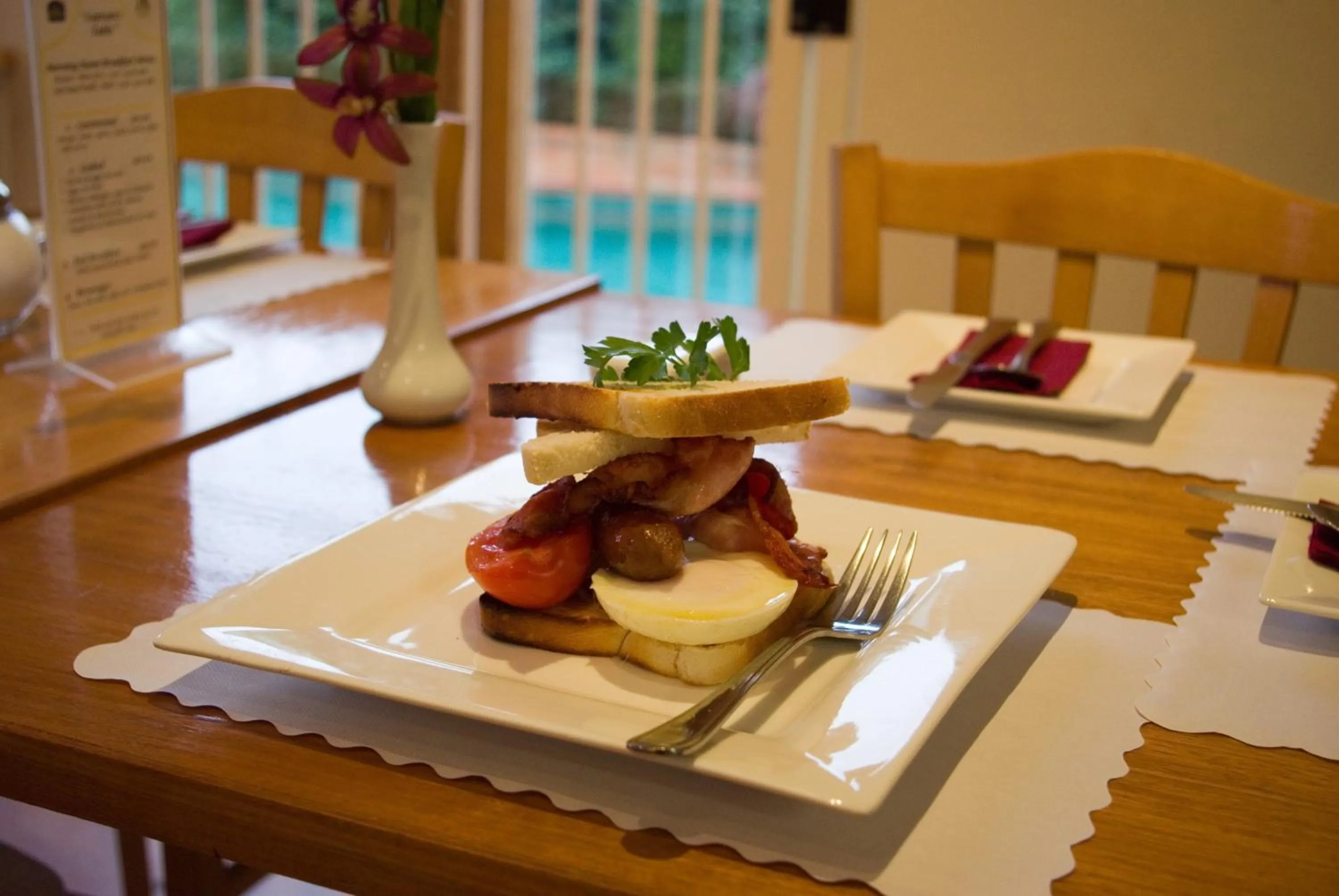 Food and drinks in Admiralty Inn