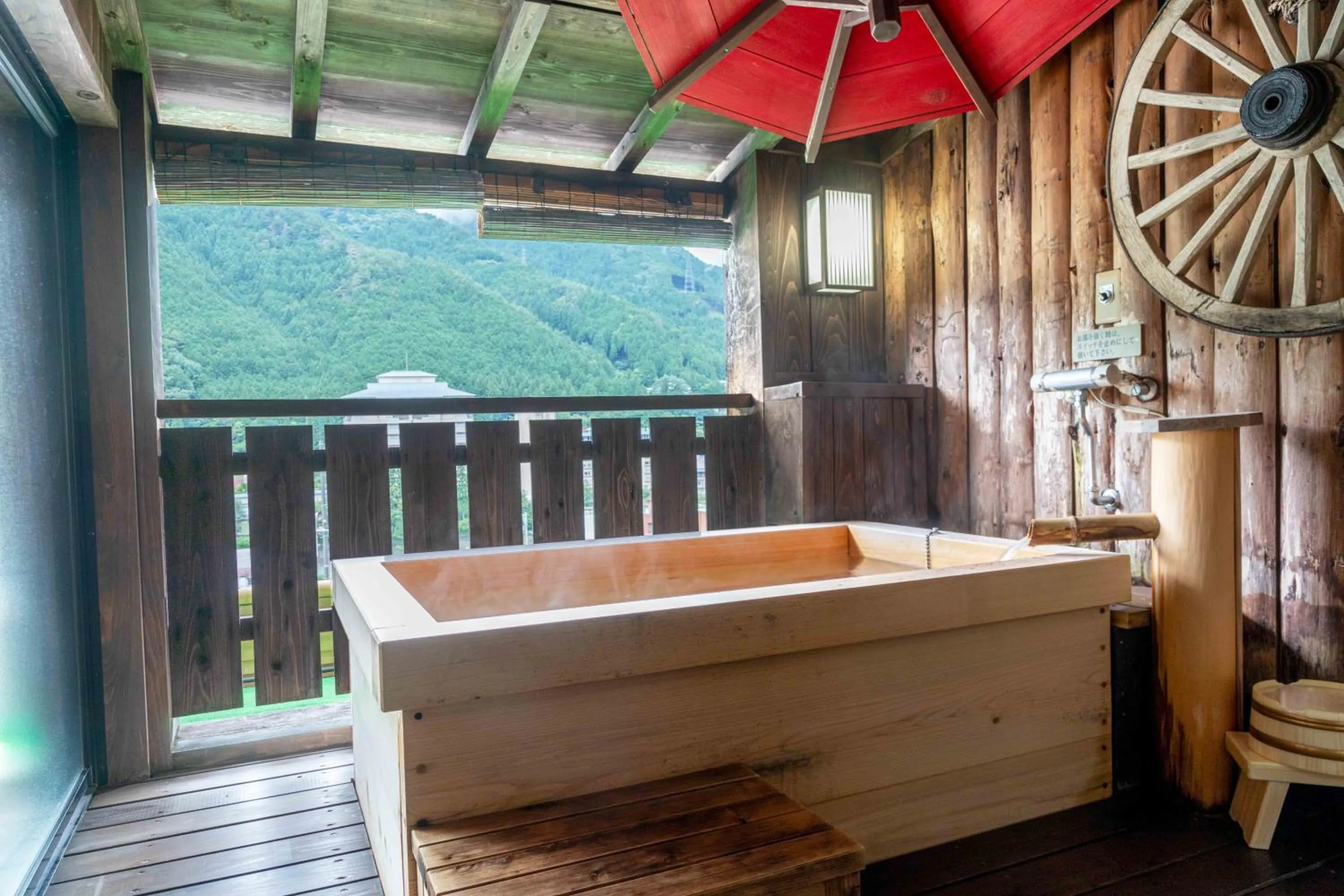 Photo of the whole room in Sasara