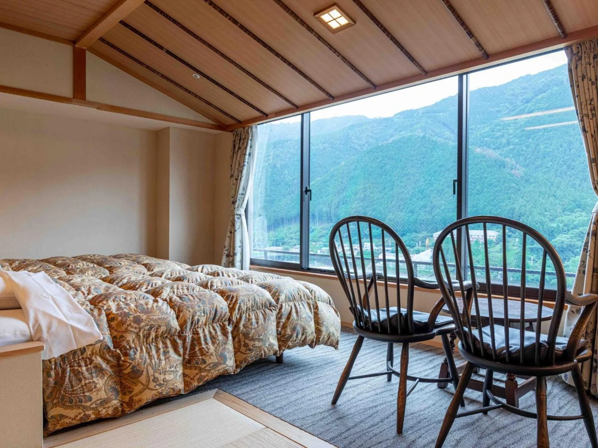 Photo of the whole room in Sasara