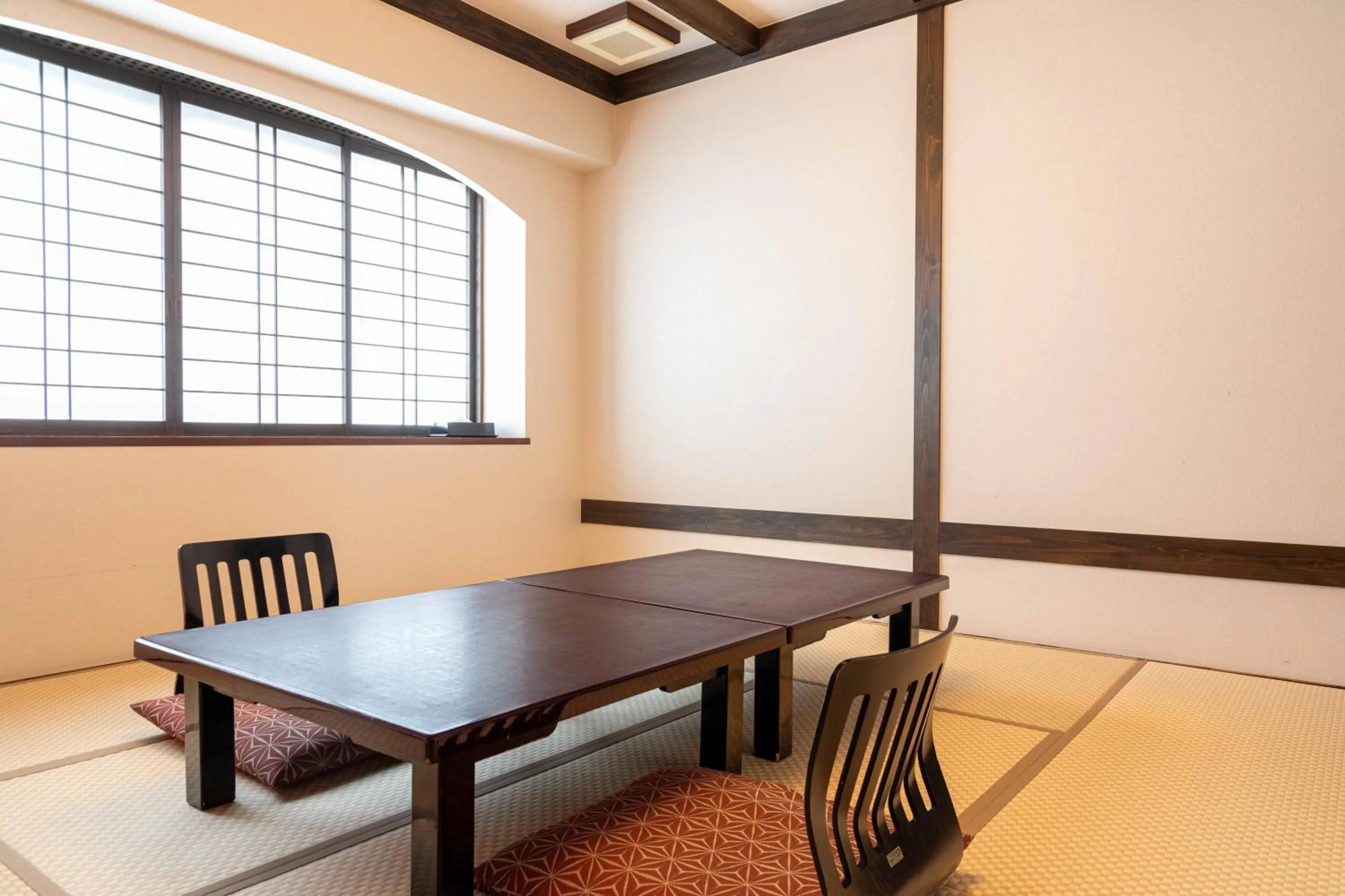 Photo of the whole room in Sasara