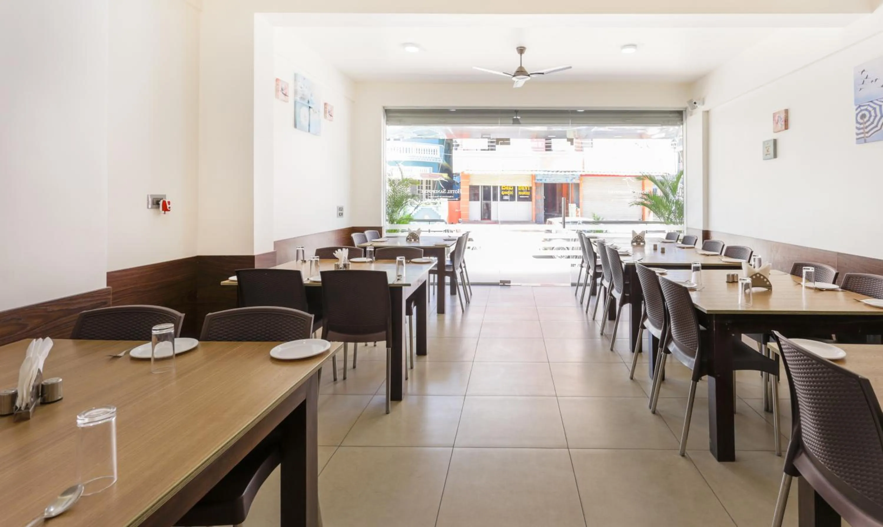 Restaurant/places to eat in Treebo Sandpipers Kushalnagar