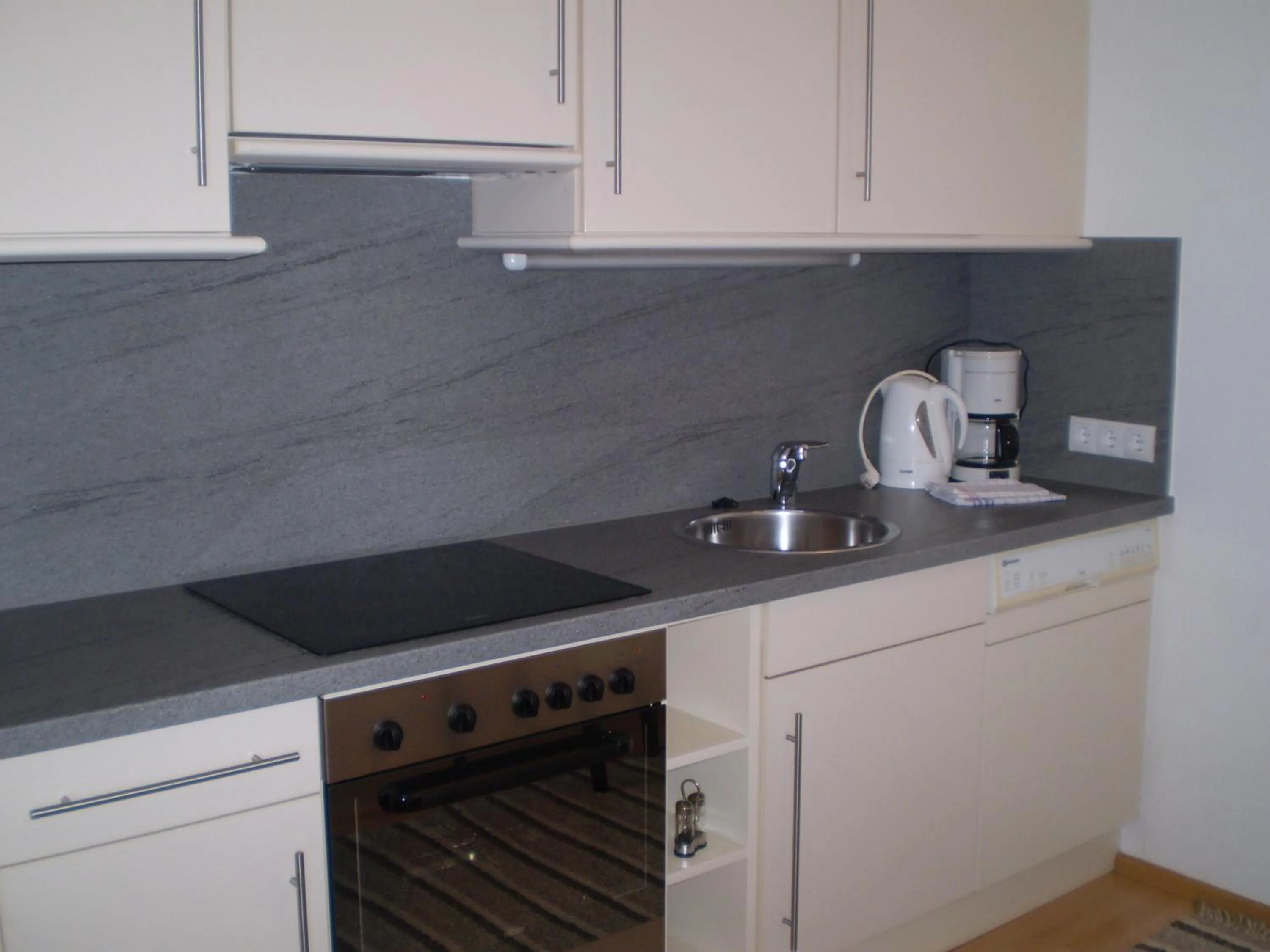 Kitchen or kitchenette in Apart Hotel Garni Strasser