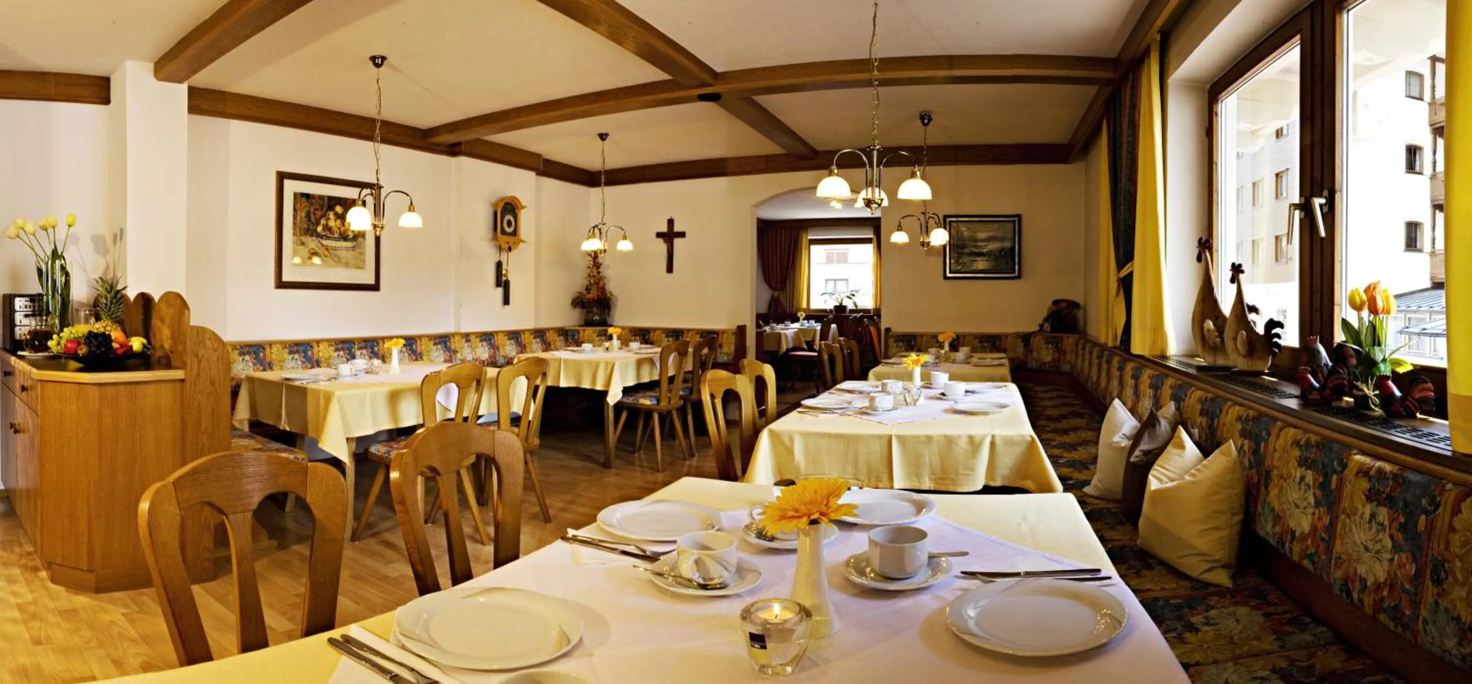 Buffet breakfast in Apart Hotel Garni Strasser