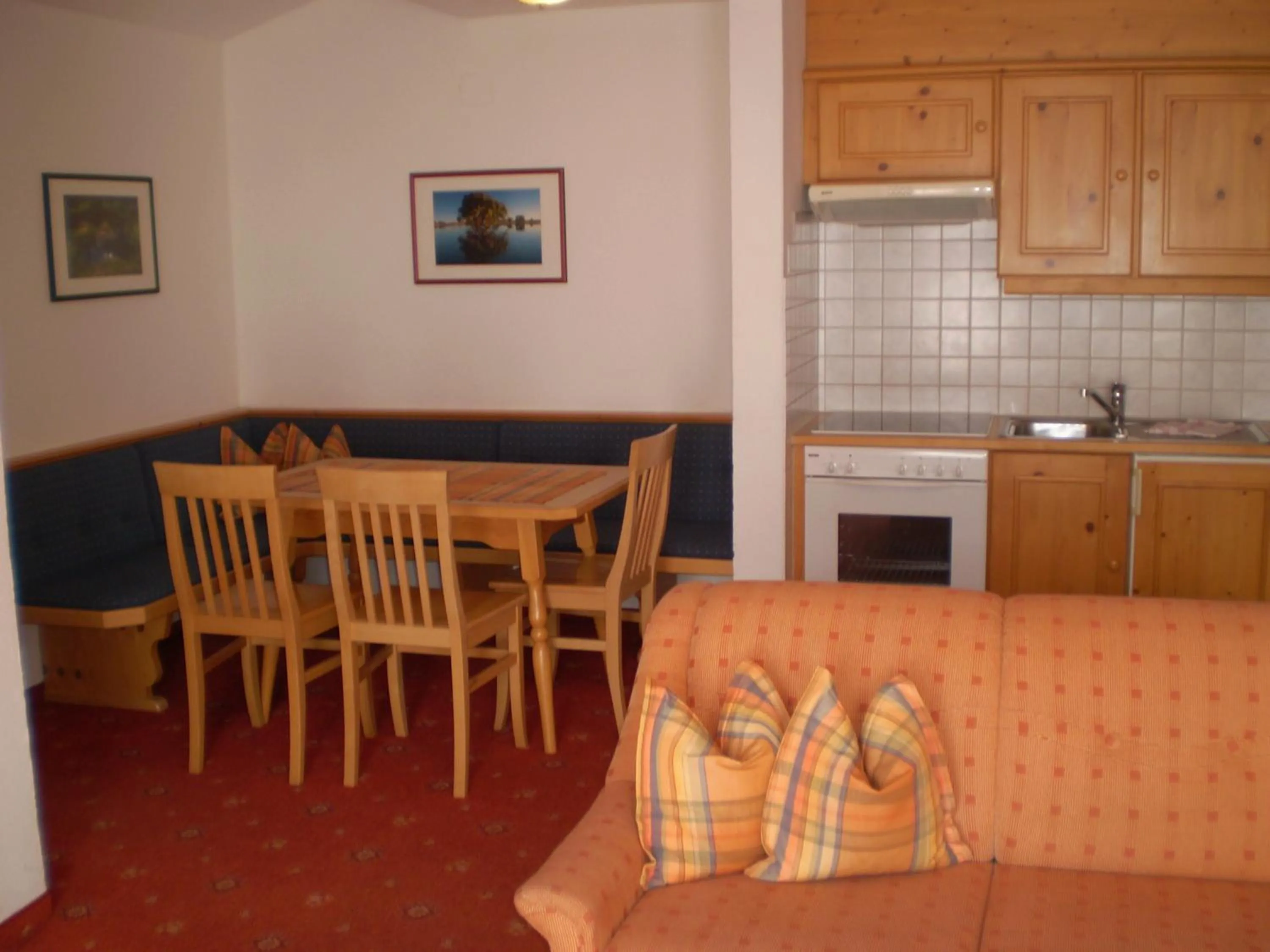 Kitchen or kitchenette in Apart Hotel Garni Strasser