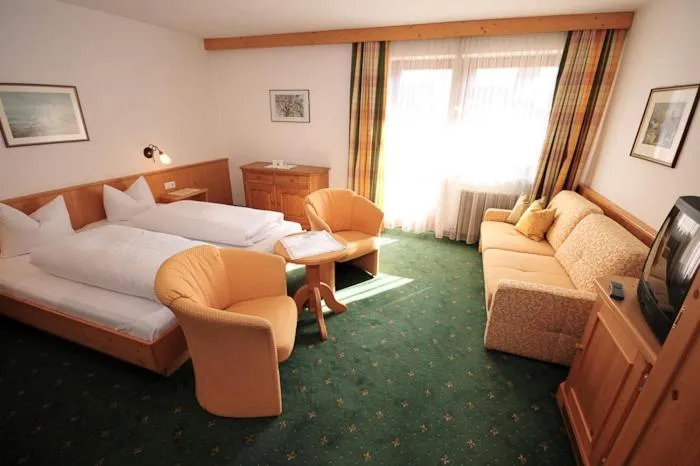 Photo of the whole room, Bed in Apart Hotel Garni Strasser