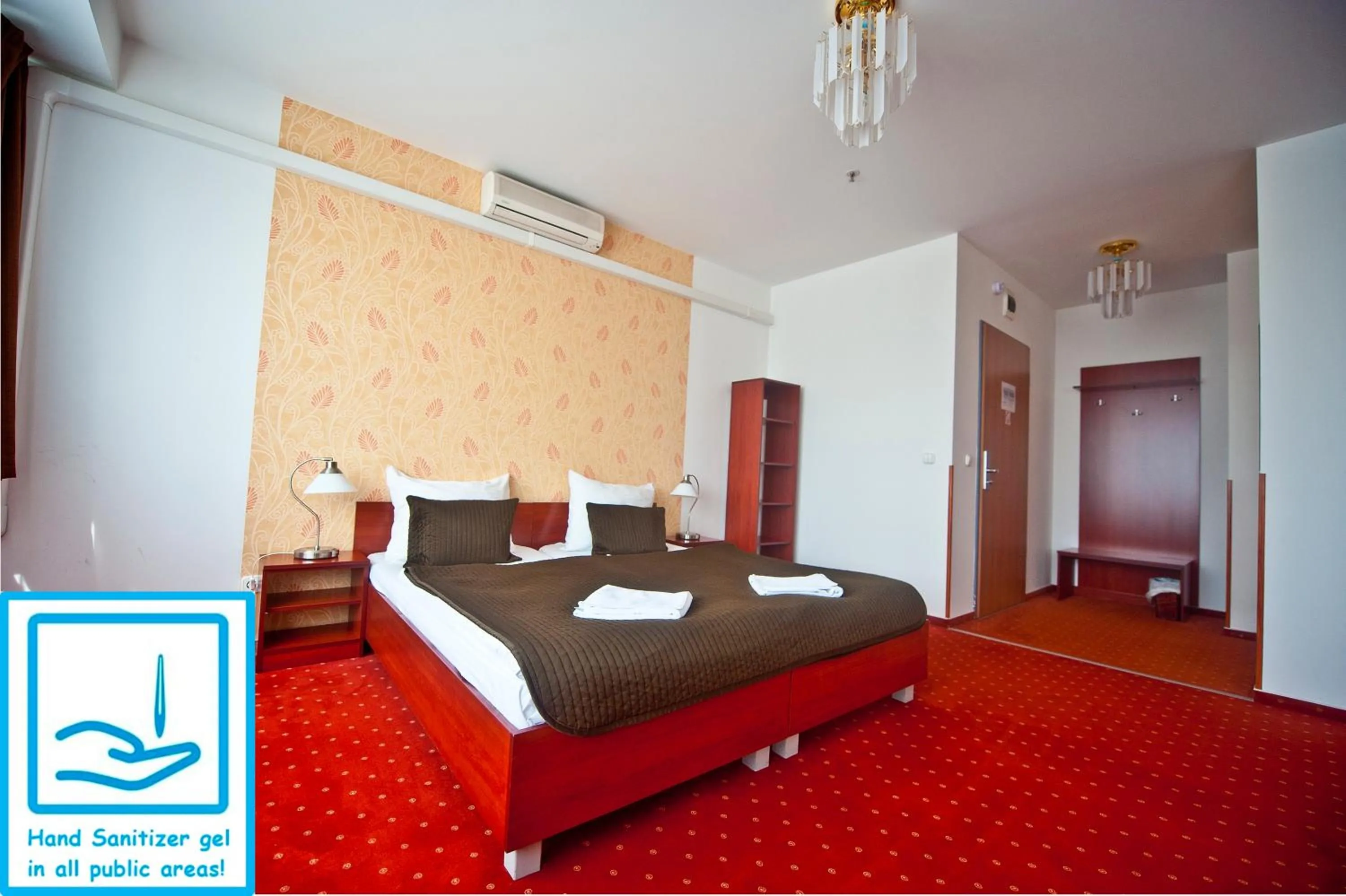 Photo of the whole room, Bed in Canada Hotel Budapest