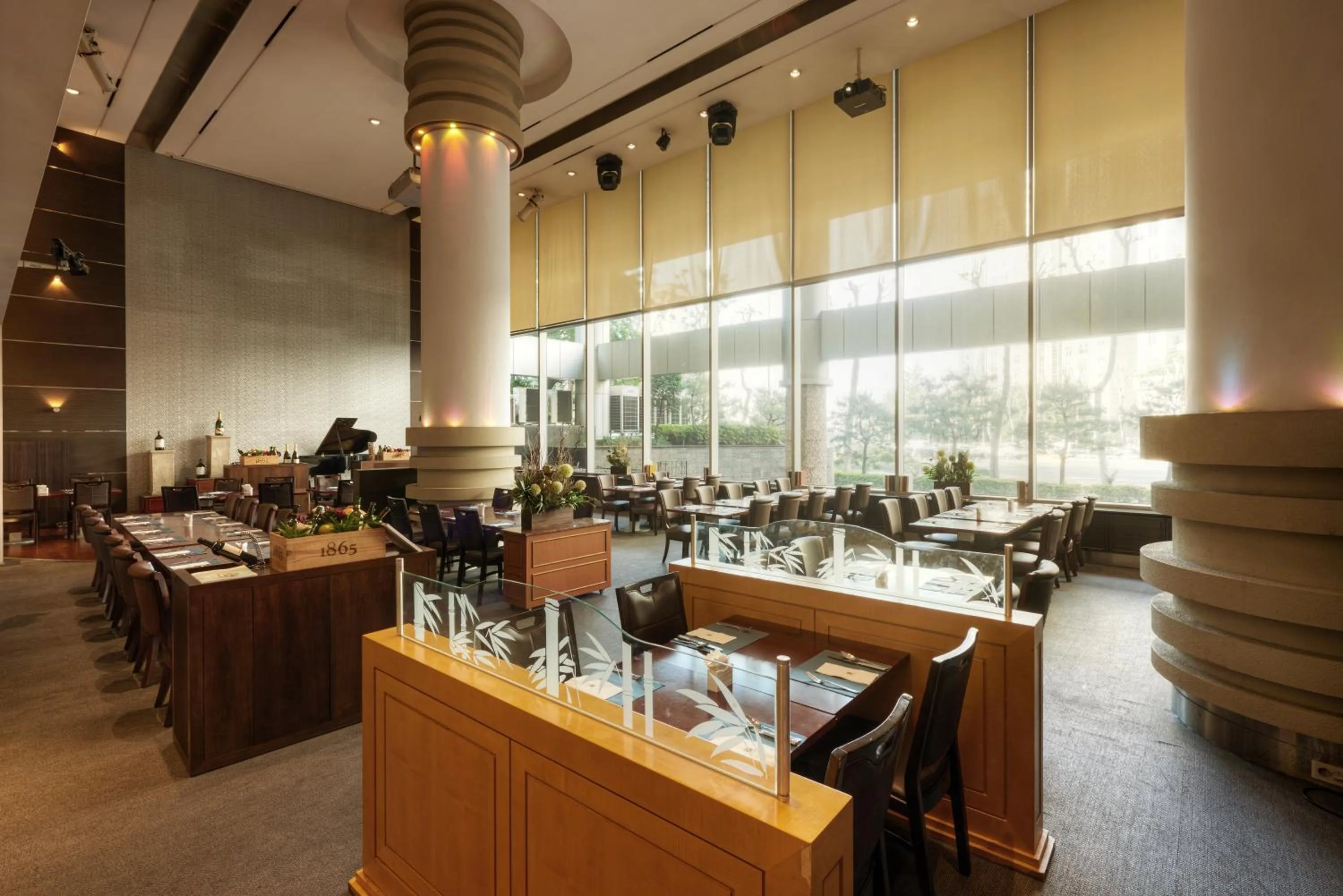 Restaurant/places to eat in Seoul Riviera Hotel