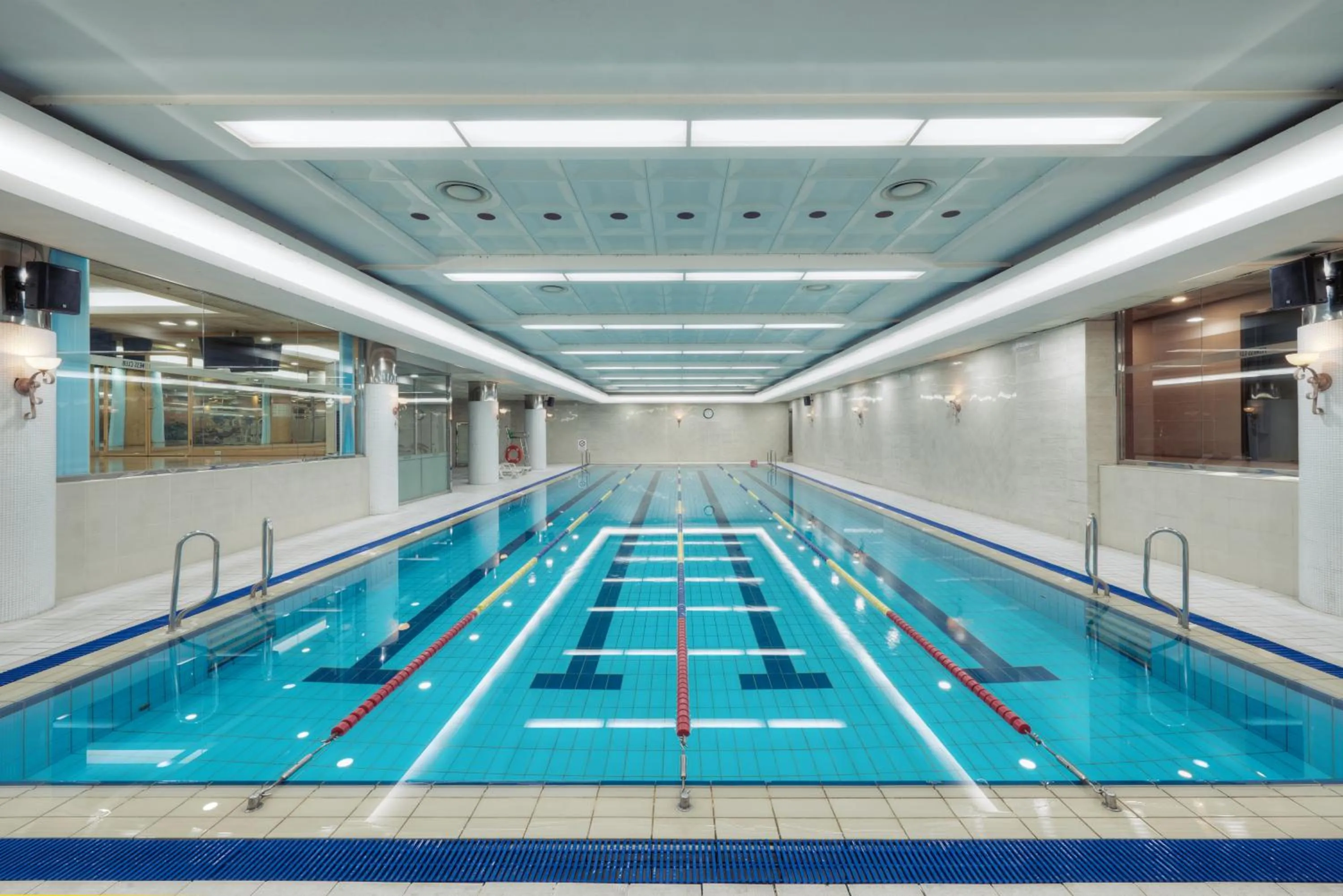 Swimming pool in Seoul Riviera Hotel
