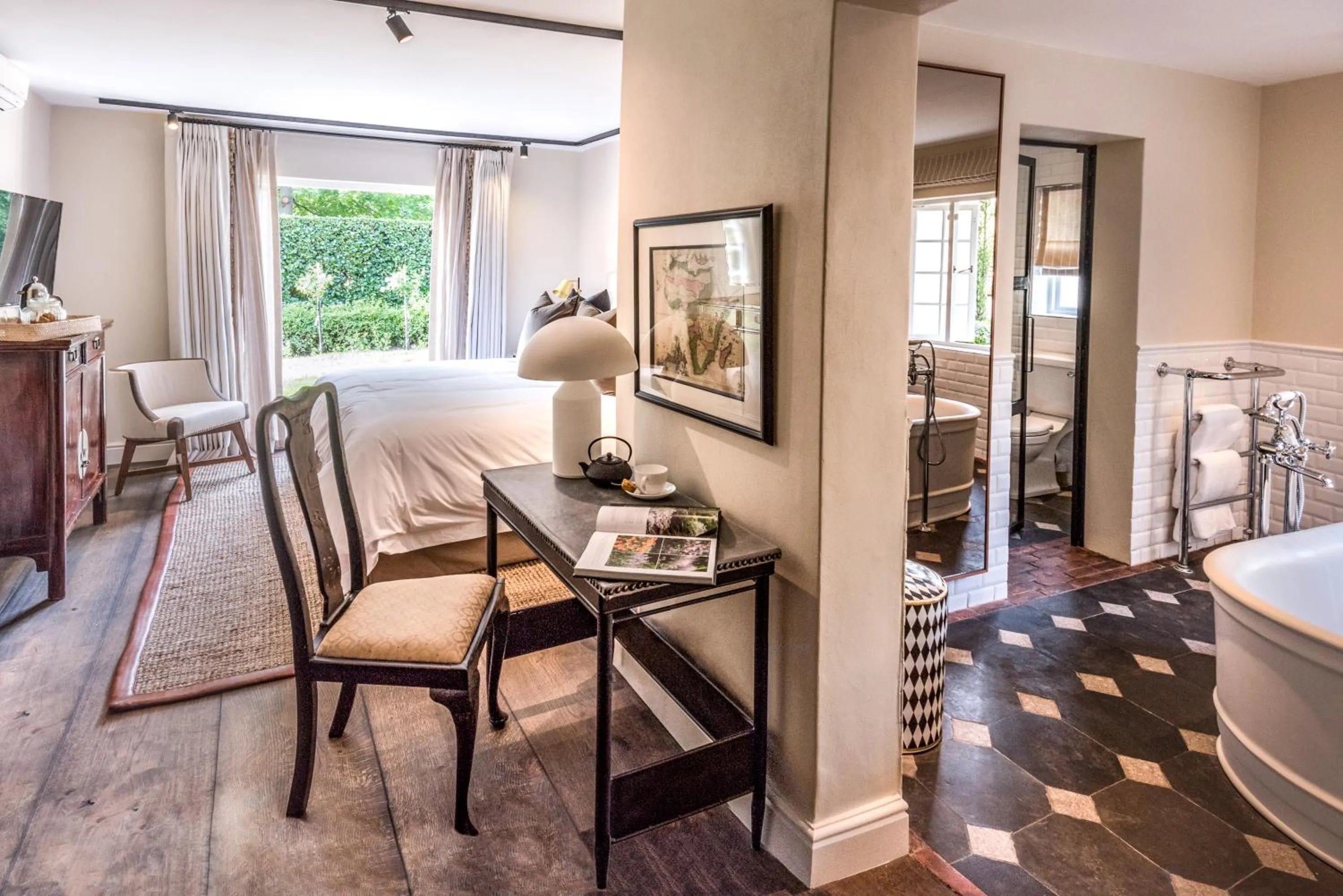 Bedroom, Bed in La Clé Lodge