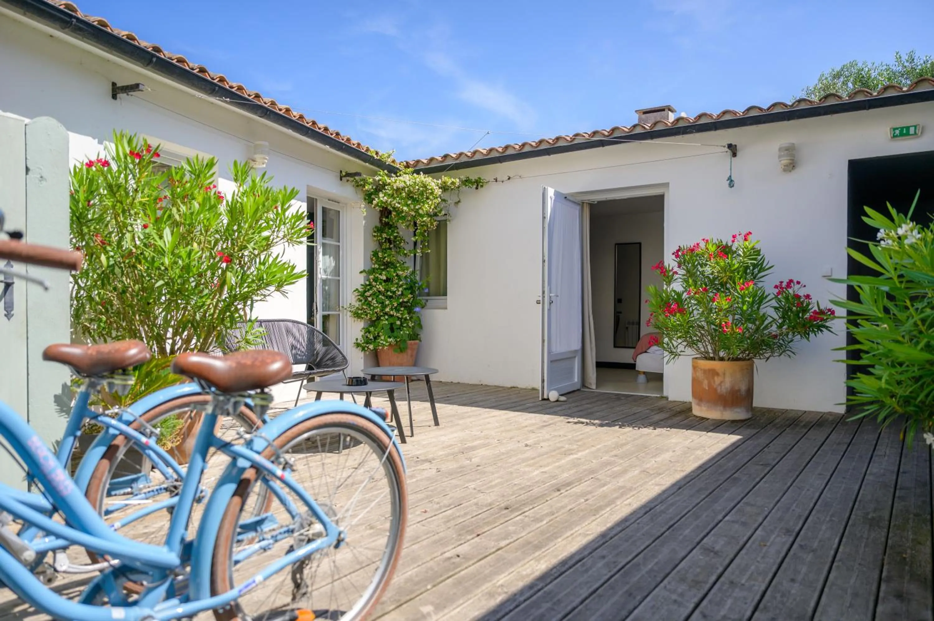 Patio in Hotel Le Clocher