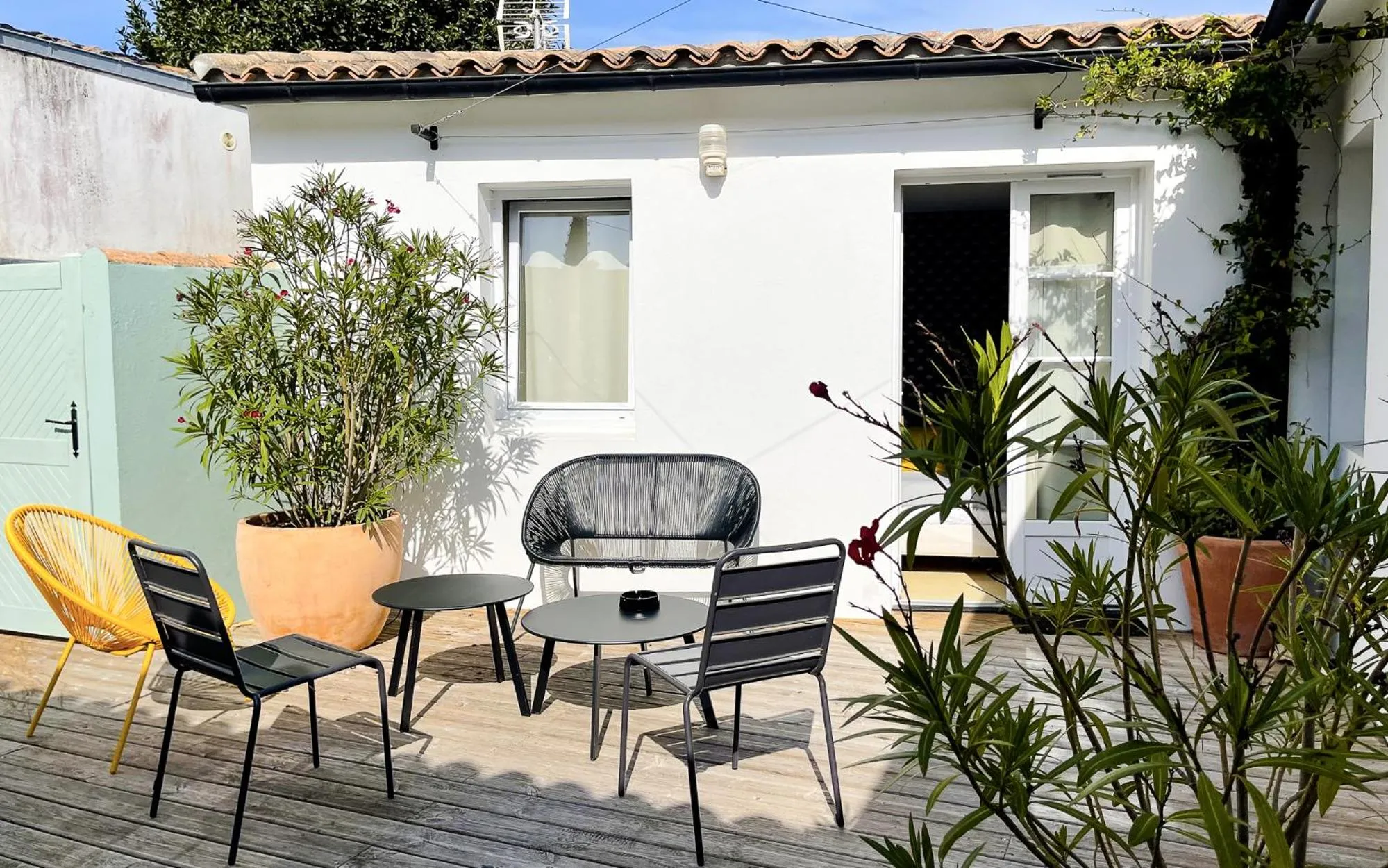 Patio in Hotel Le Clocher