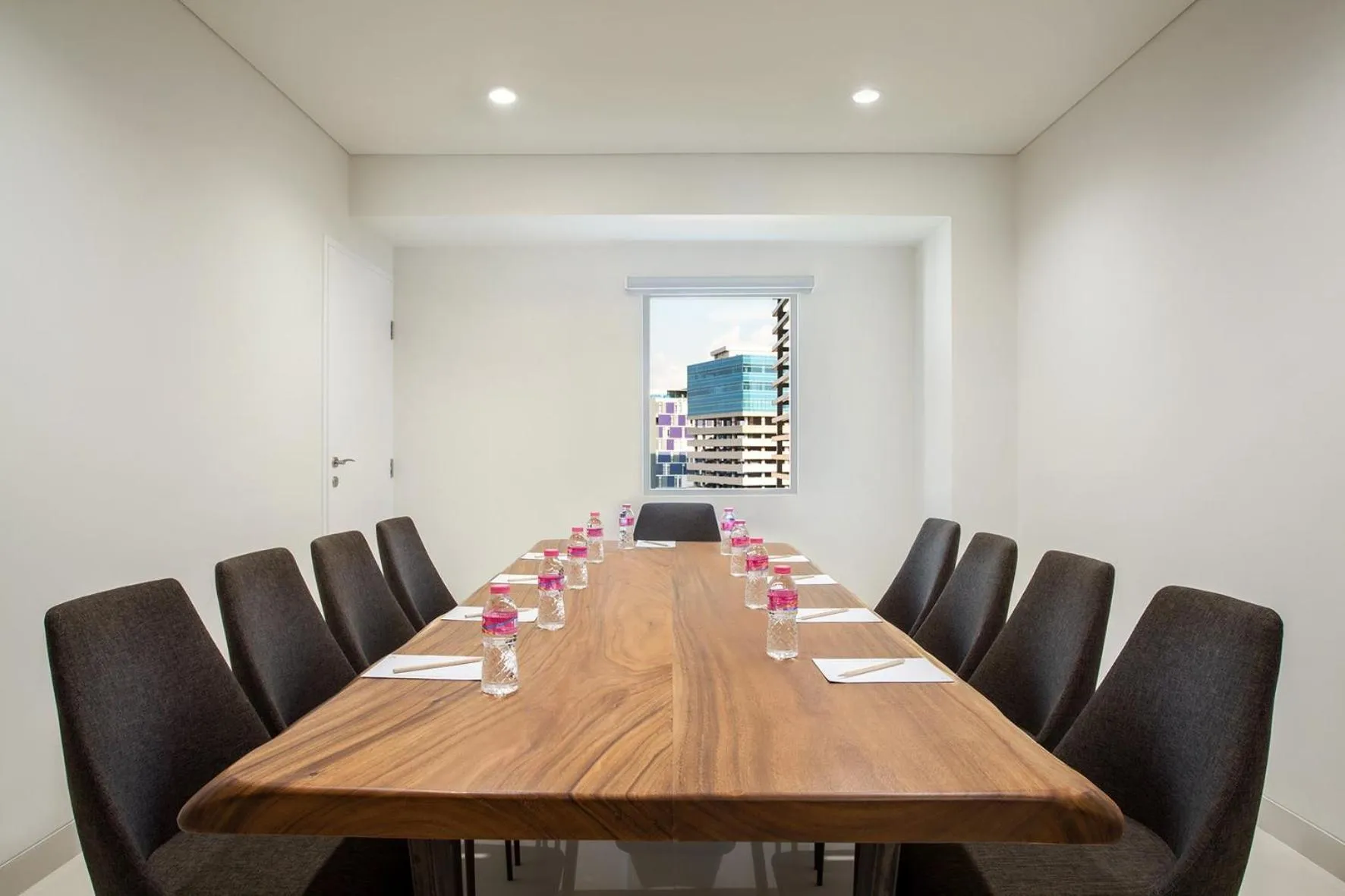 Meeting/conference room in POP! Hotel Pemuda Semarang