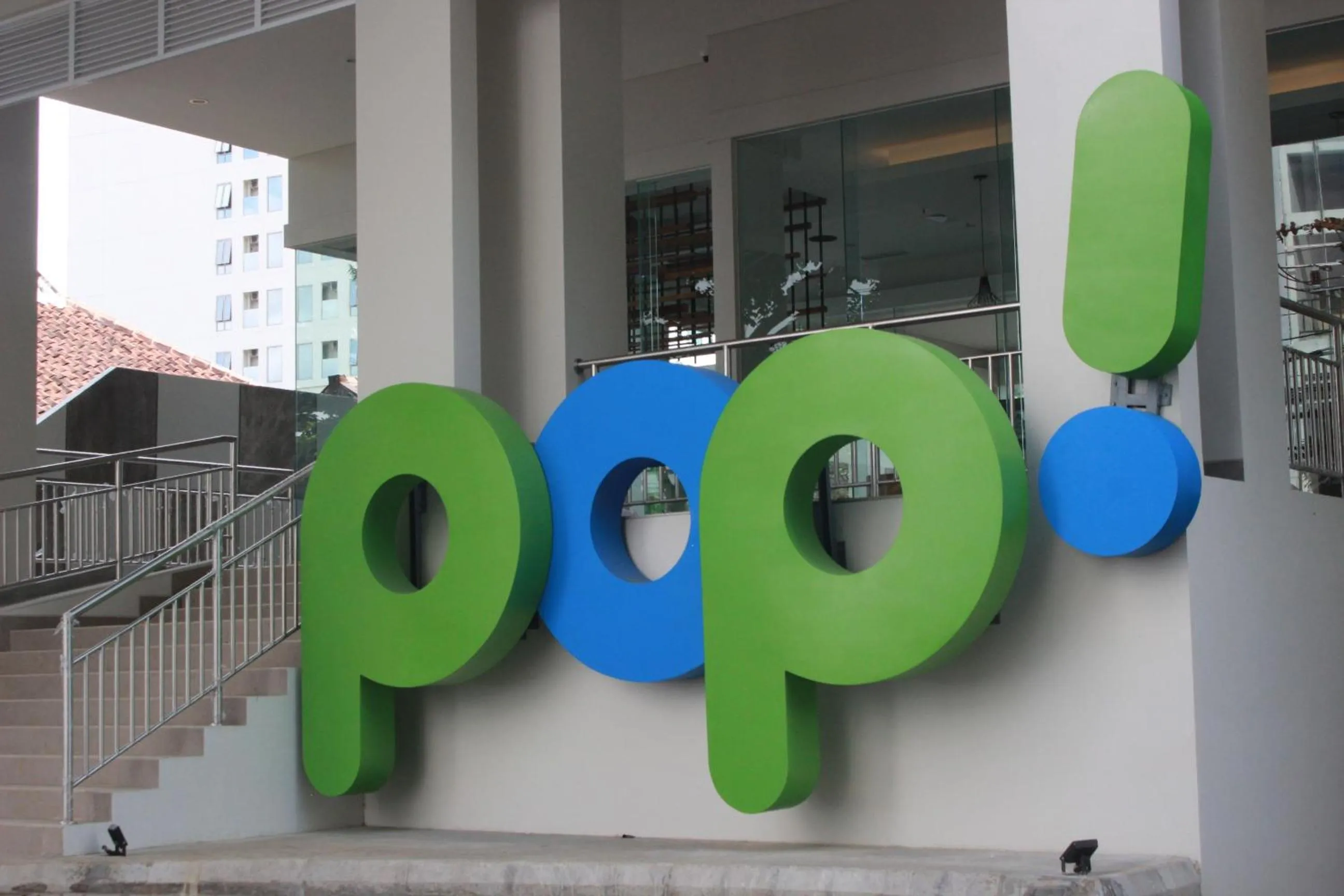 Facade/entrance in POP! Hotel Pemuda Semarang