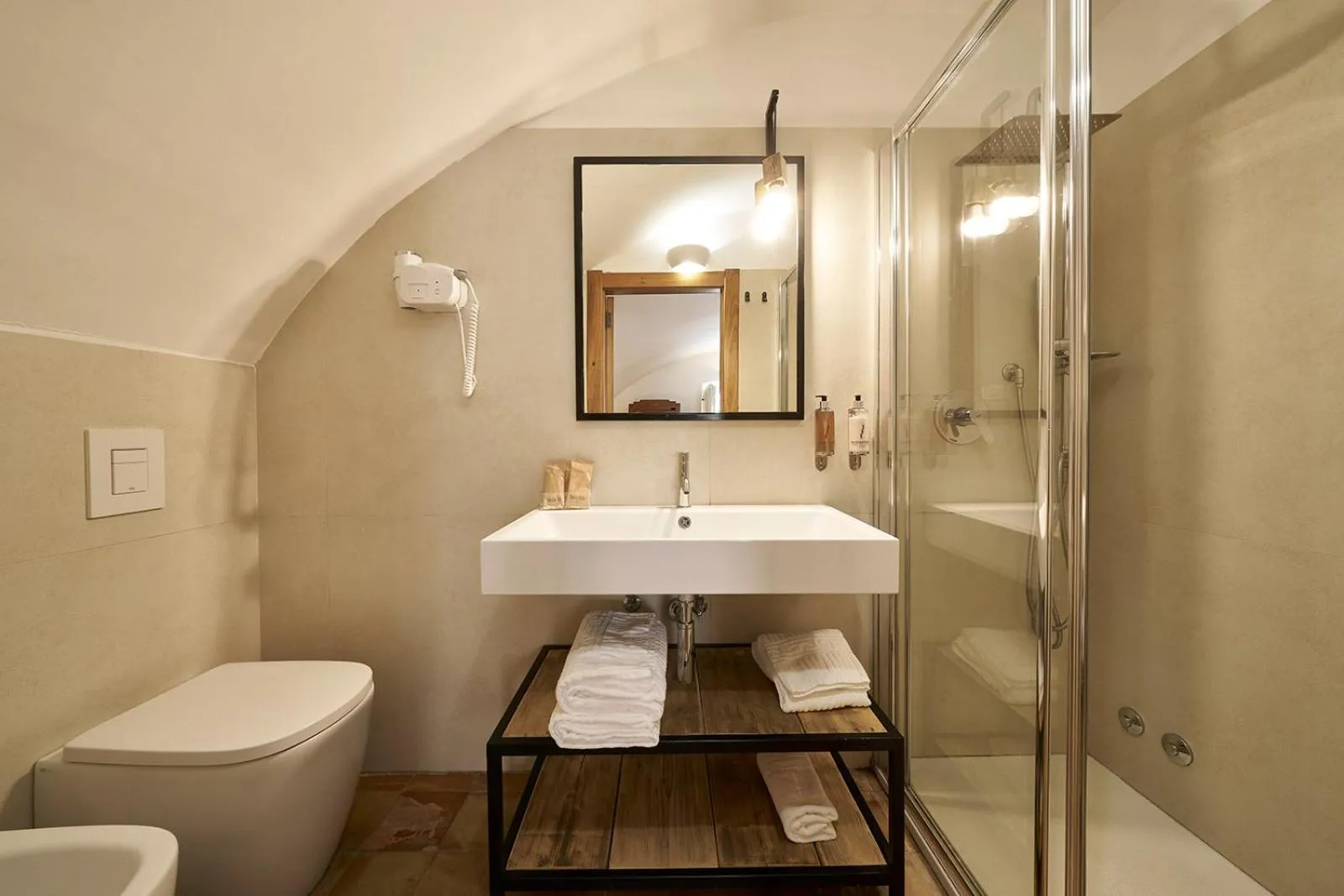 Shower in Fra I Sassi Residence