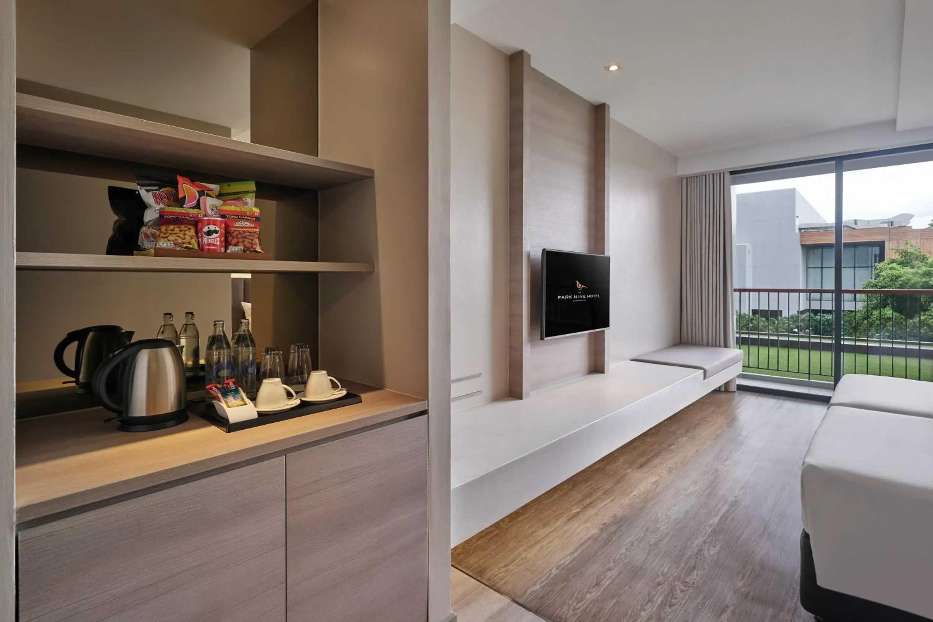 Deluxe King Room in The Park Nine Hotel Suvarnabhumi - Free BKK Airport Shuttle Deluxe King Room in The Park Nine Hotel Suvarnabhumi - Free BKK Airport Shuttle