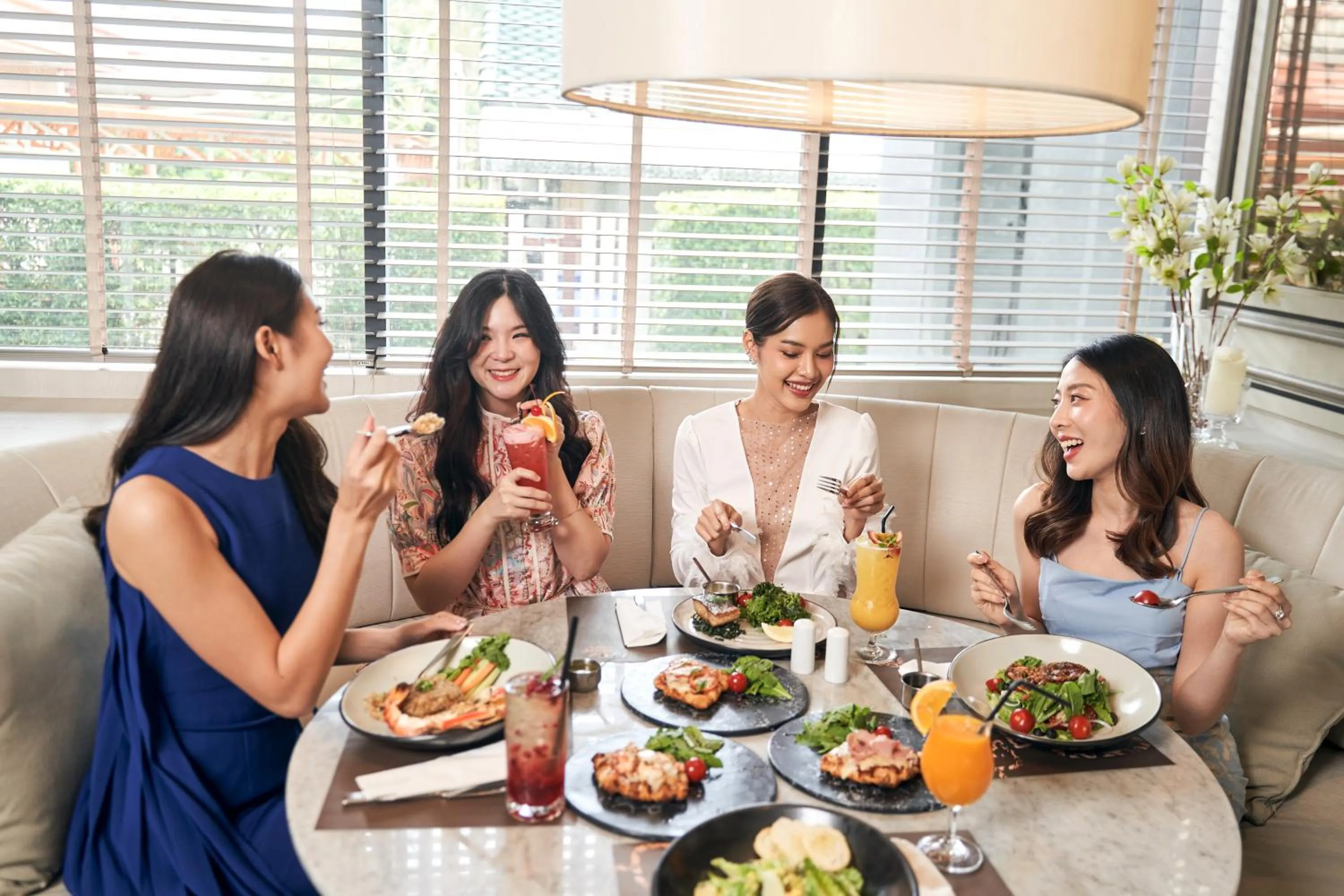 Restaurant/places to eat in The Park Nine Hotel Suvarnabhumi - Free BKK Airport Shuttle