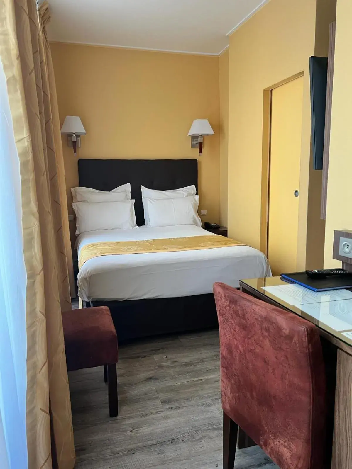 Economy Double Room - single occupancy in Hotel Capitole Economy Double Room - single occupancy in Hotel Capitole