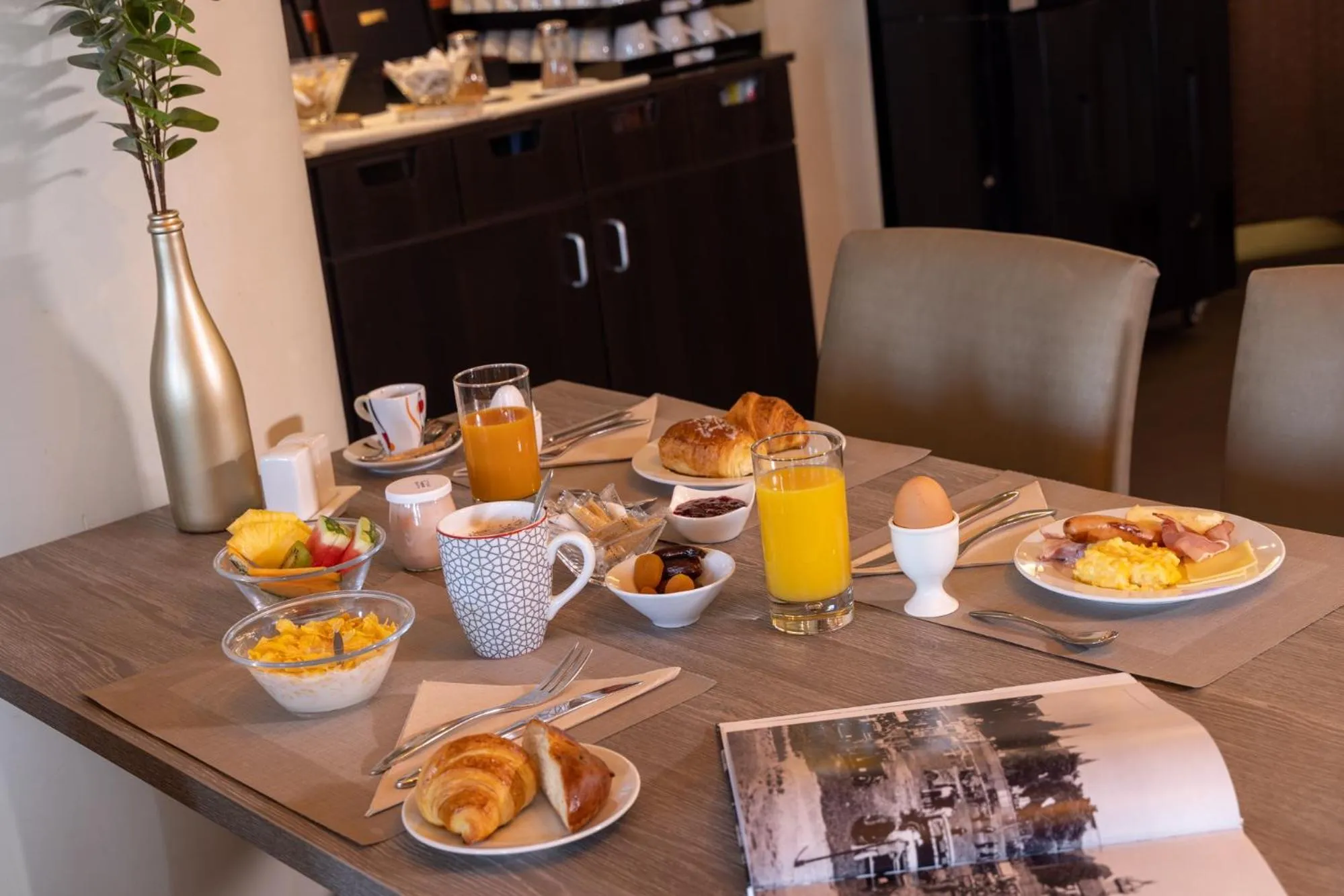 Breakfast in Hôtel Val-Vignes Colmar Haut-Koenigsbourg, The Originals Relais