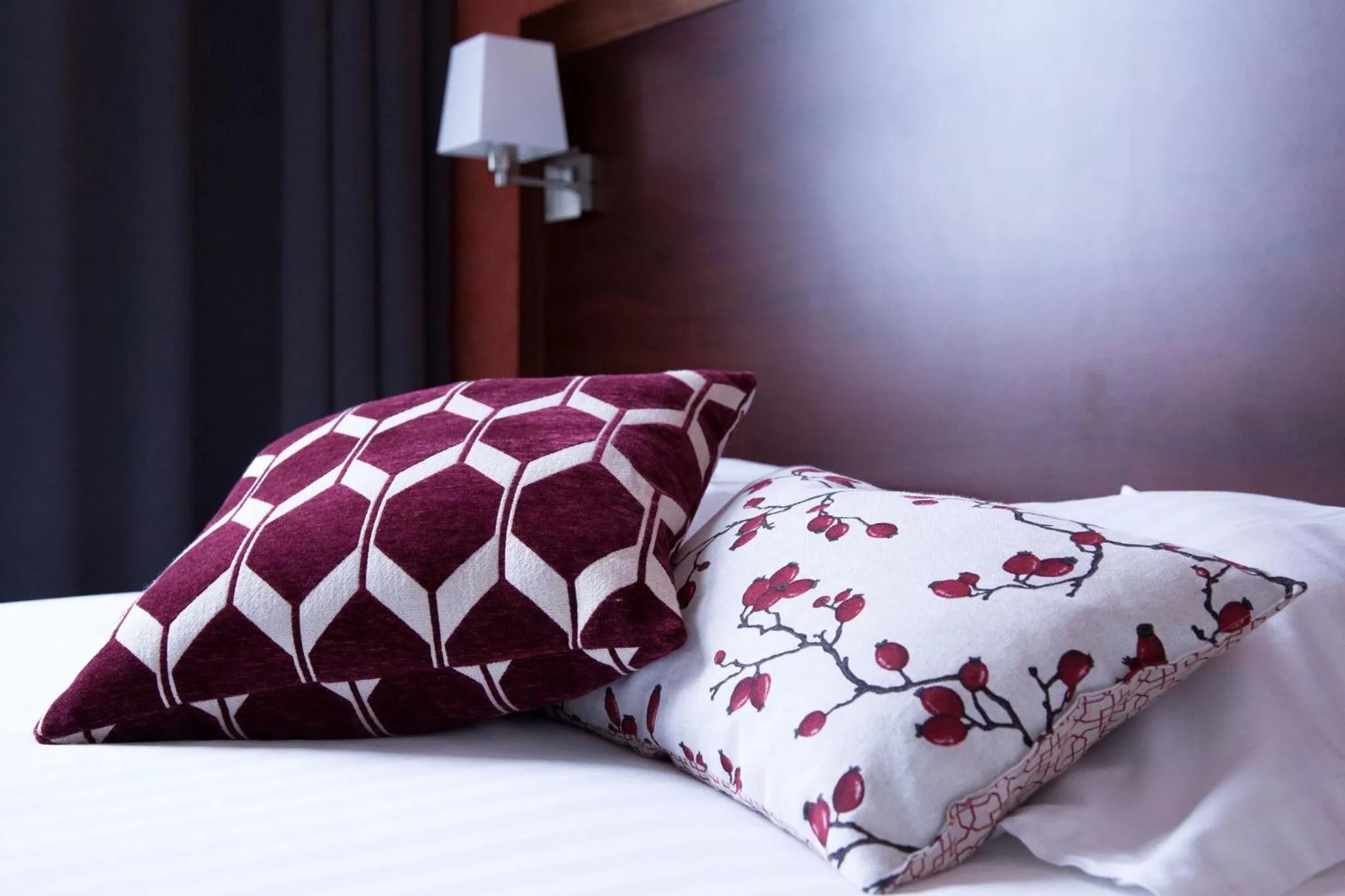 Bedroom, Bed in Hôtel Val-Vignes Colmar Haut-Koenigsbourg, The Originals Relais