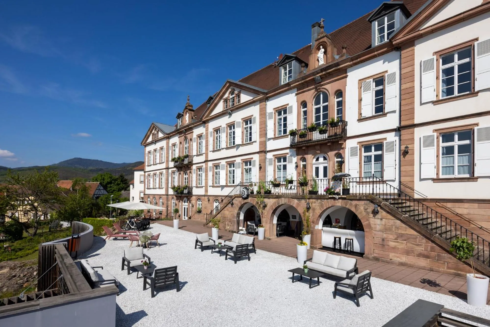 Property building in Hôtel Val-Vignes Colmar Haut-Koenigsbourg, The Originals Relais