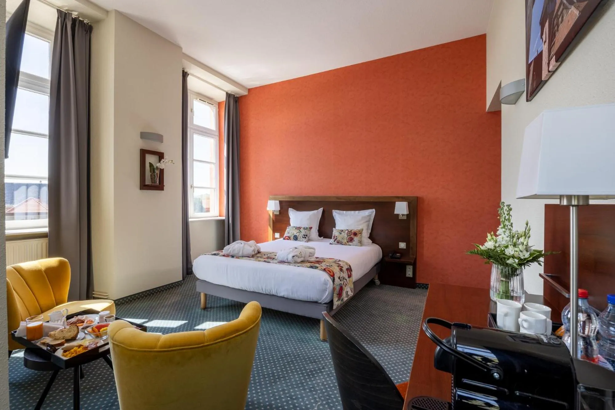 Bedroom, Bed in Hôtel Val-Vignes Colmar Haut-Koenigsbourg, The Originals Relais