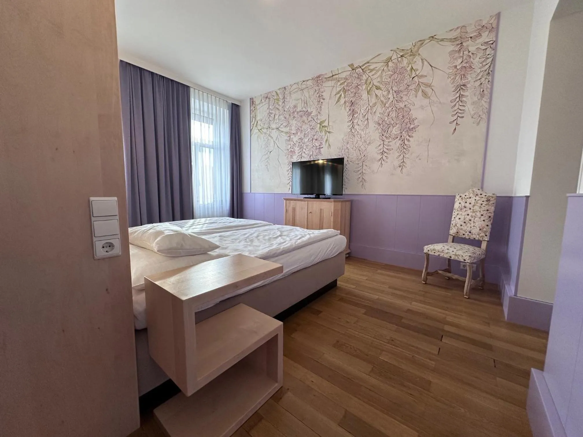 Photo of the whole room, Bed in Hotel Caroline