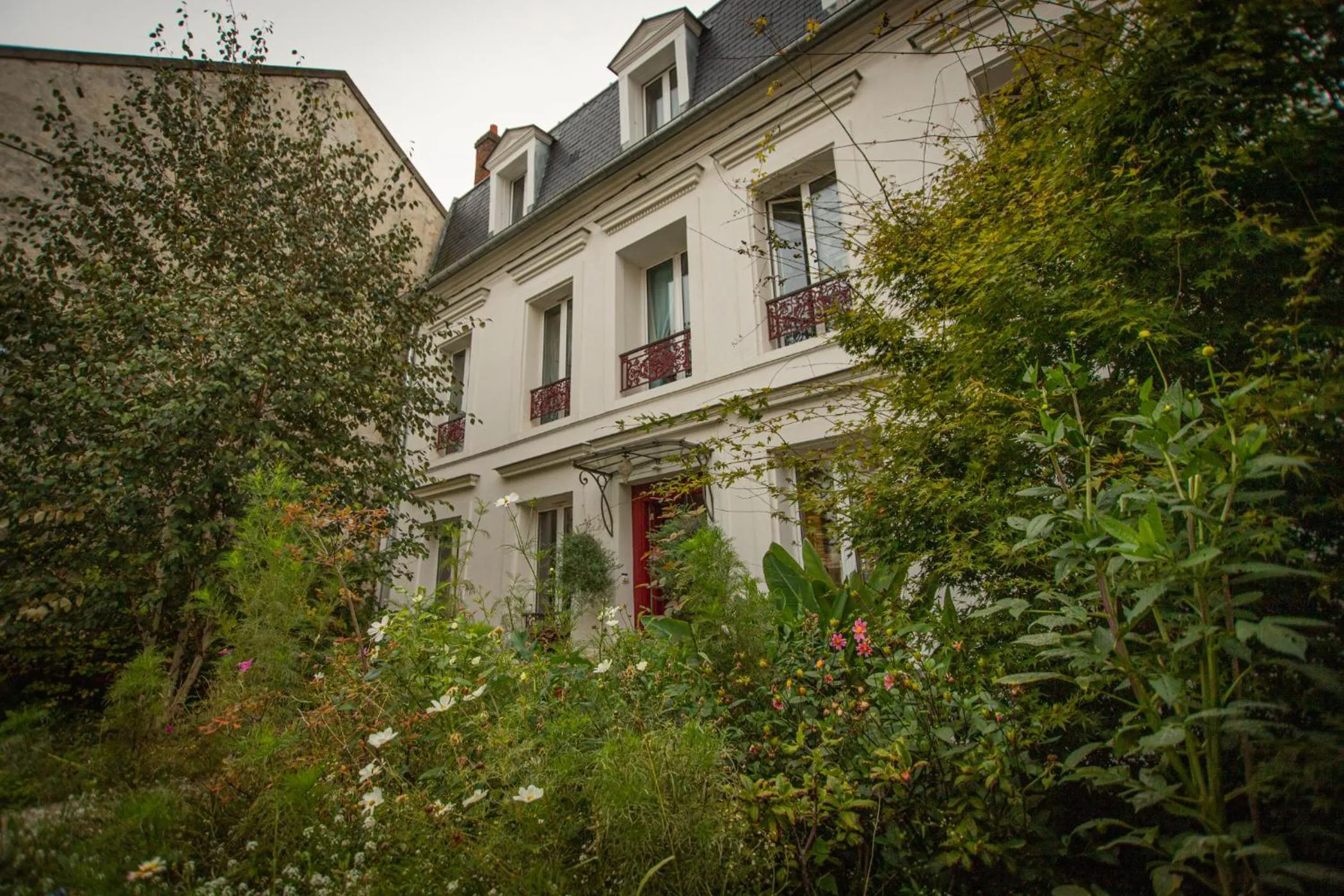 Property building in Le Jardin des Toiles