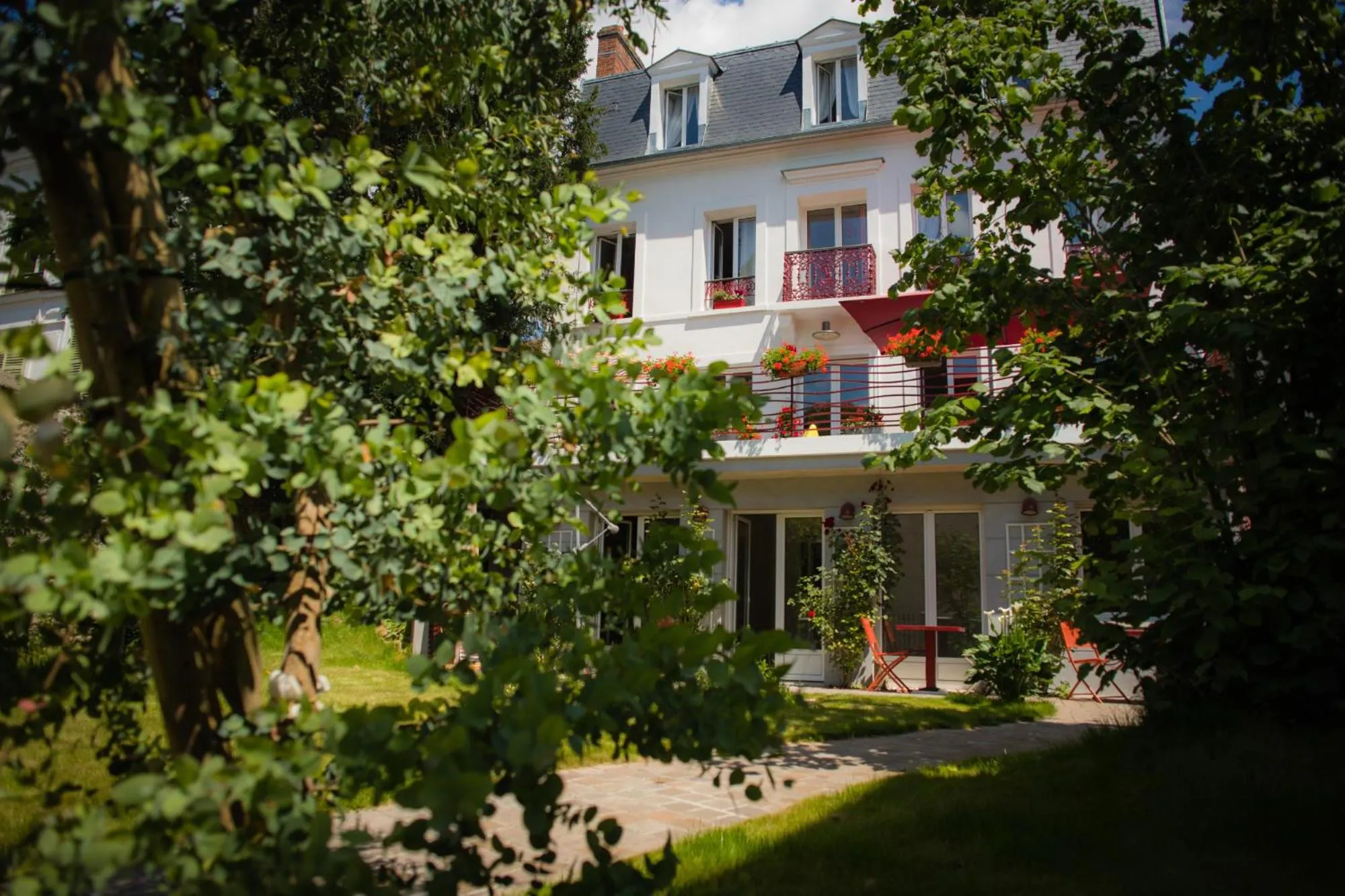 Property building in Le Jardin des Toiles