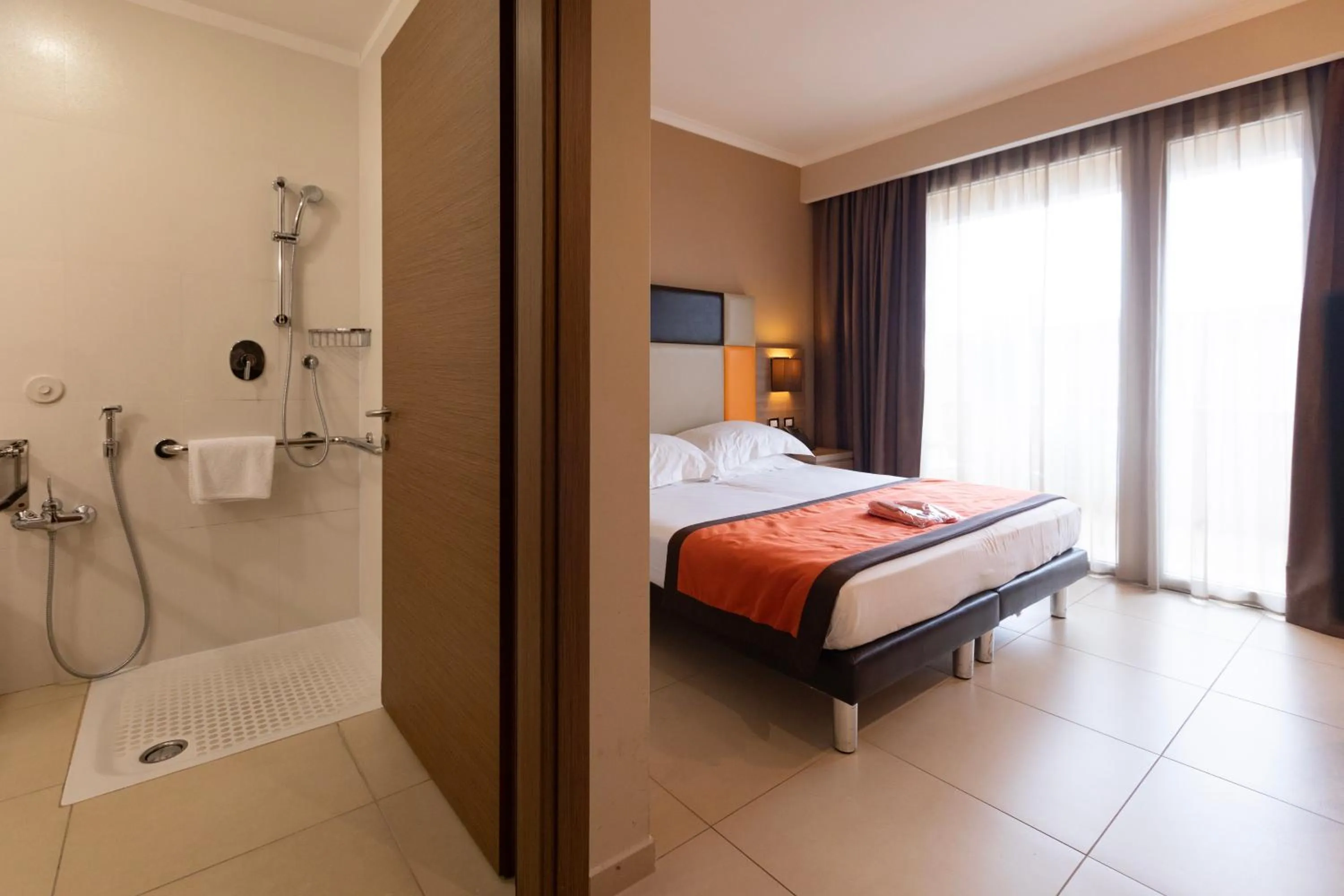 Bedroom, Bed in Hotel Tiber Rooftop & Wellness