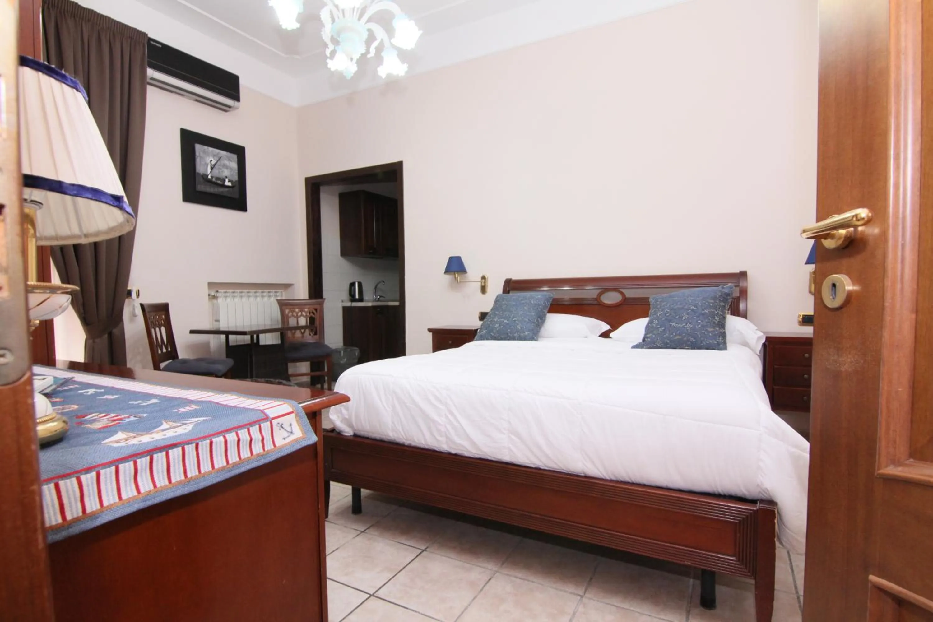 Shower, Bed in B&B Del Corso