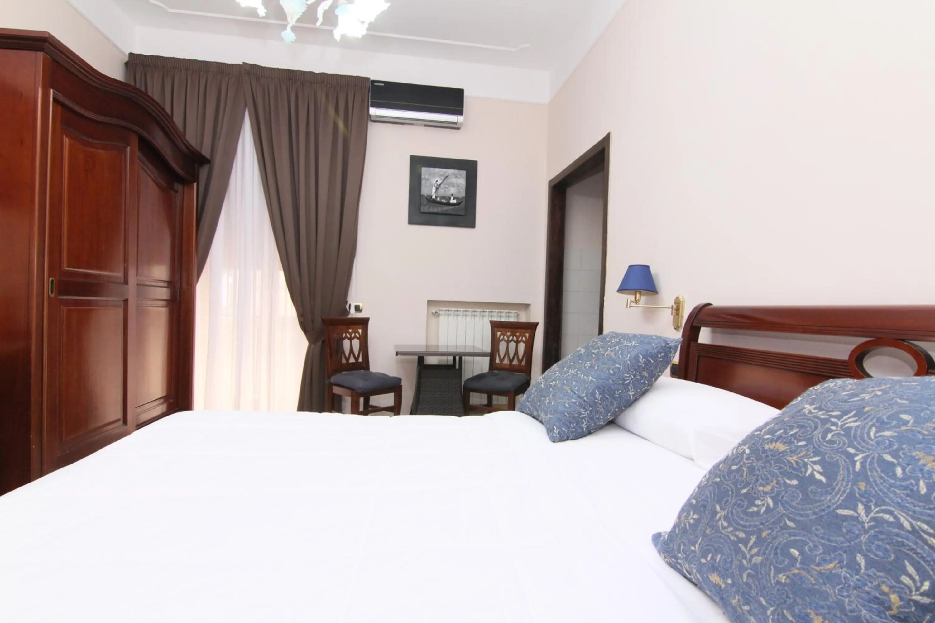 stove, Bed in B&B Del Corso